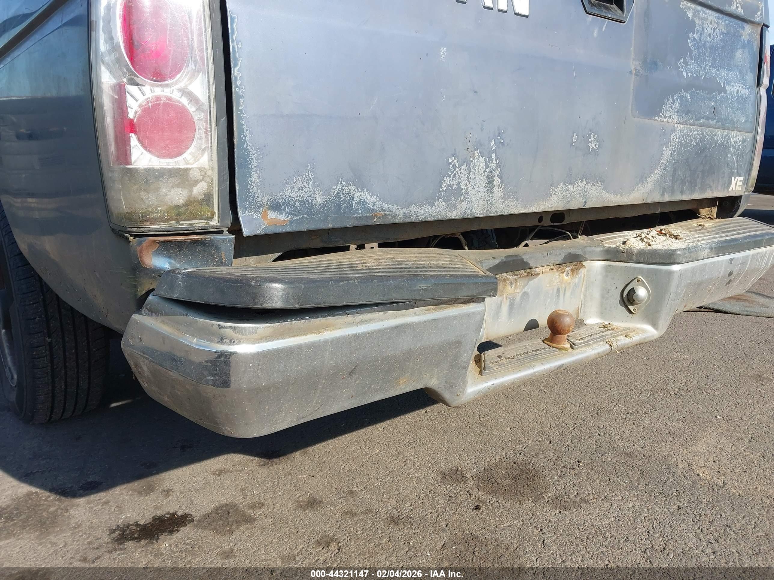 NISSAN TRUCK image 6