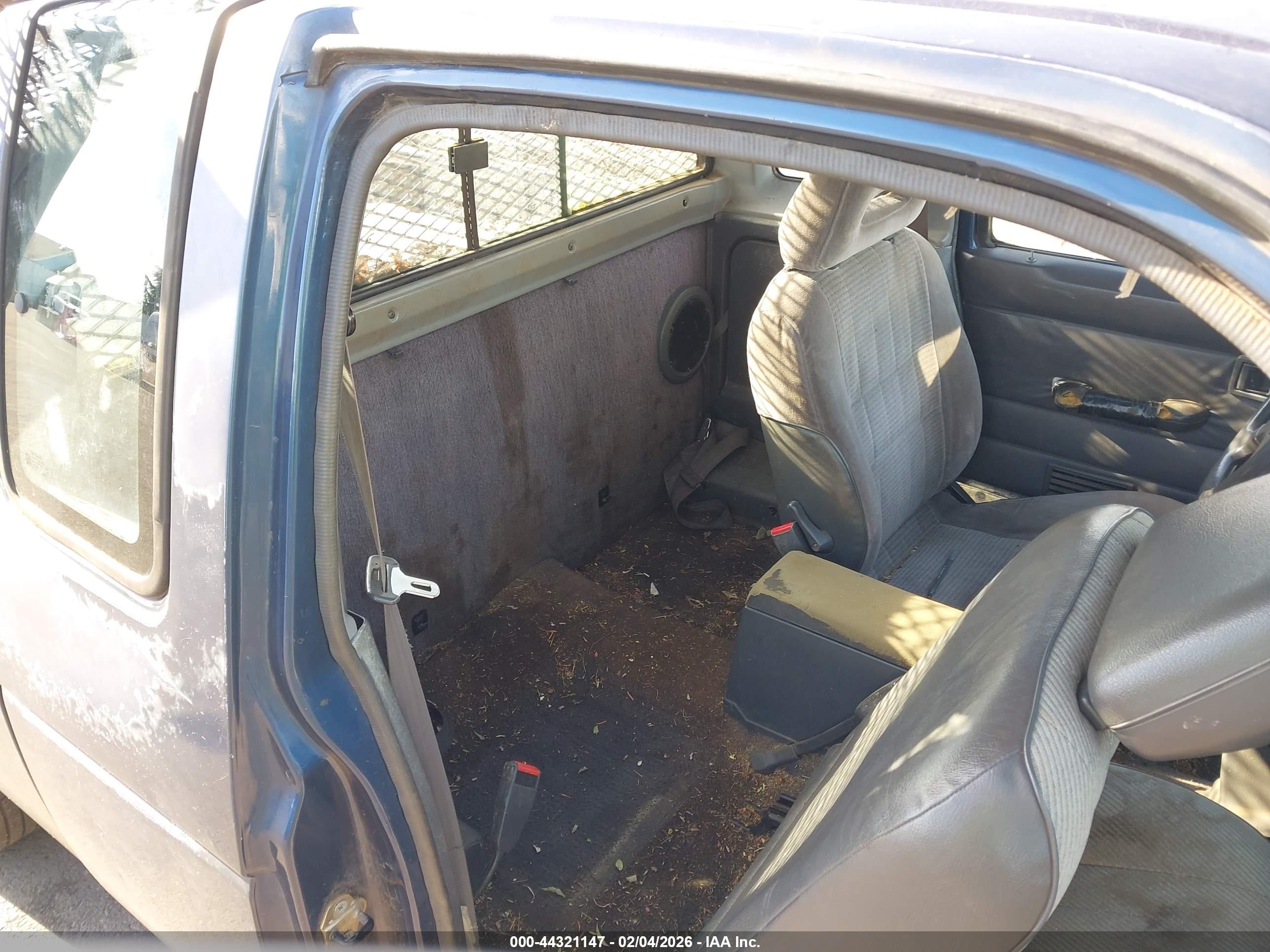 NISSAN TRUCK image 8