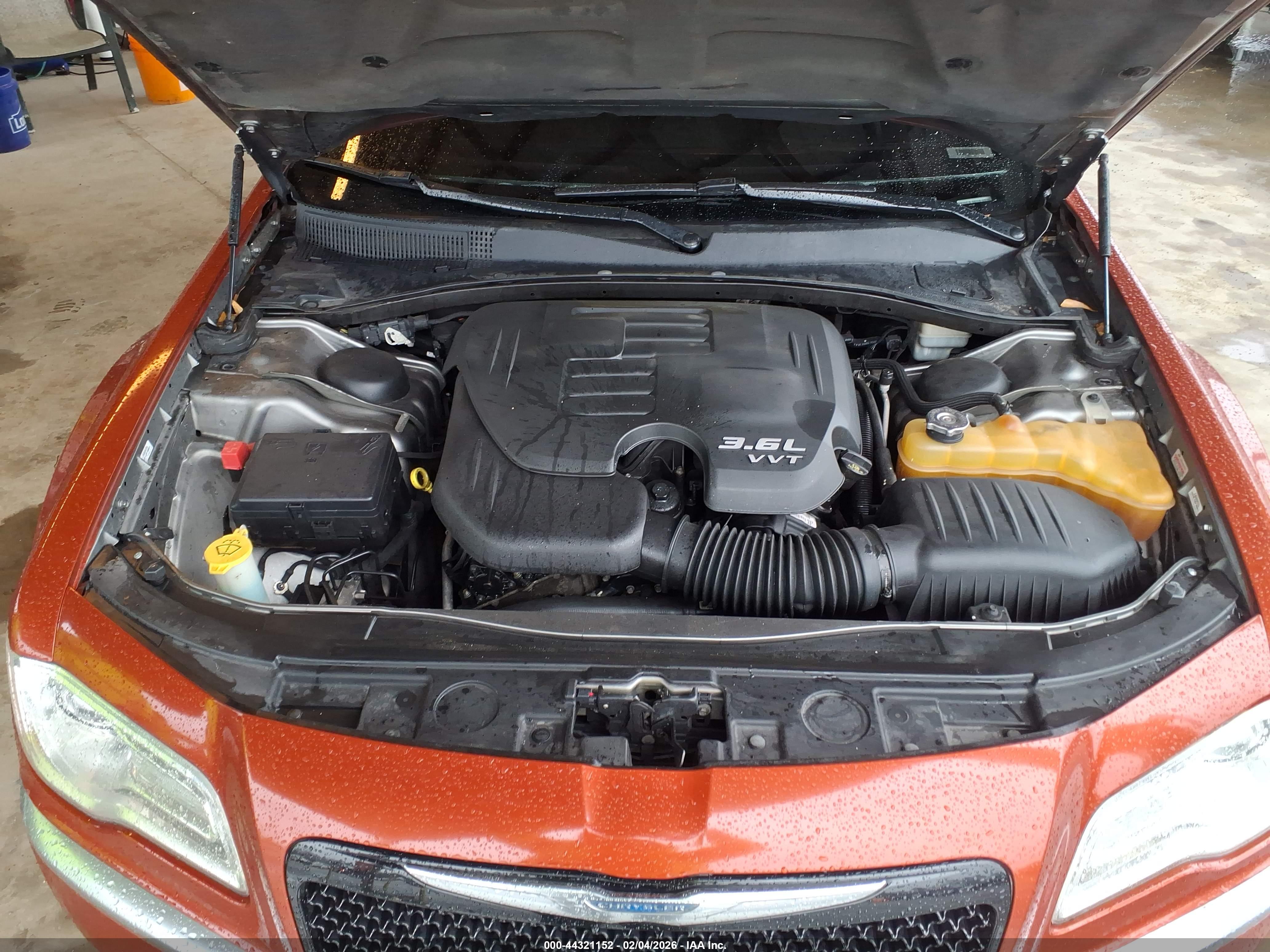 CHRYSLER 300 image 10