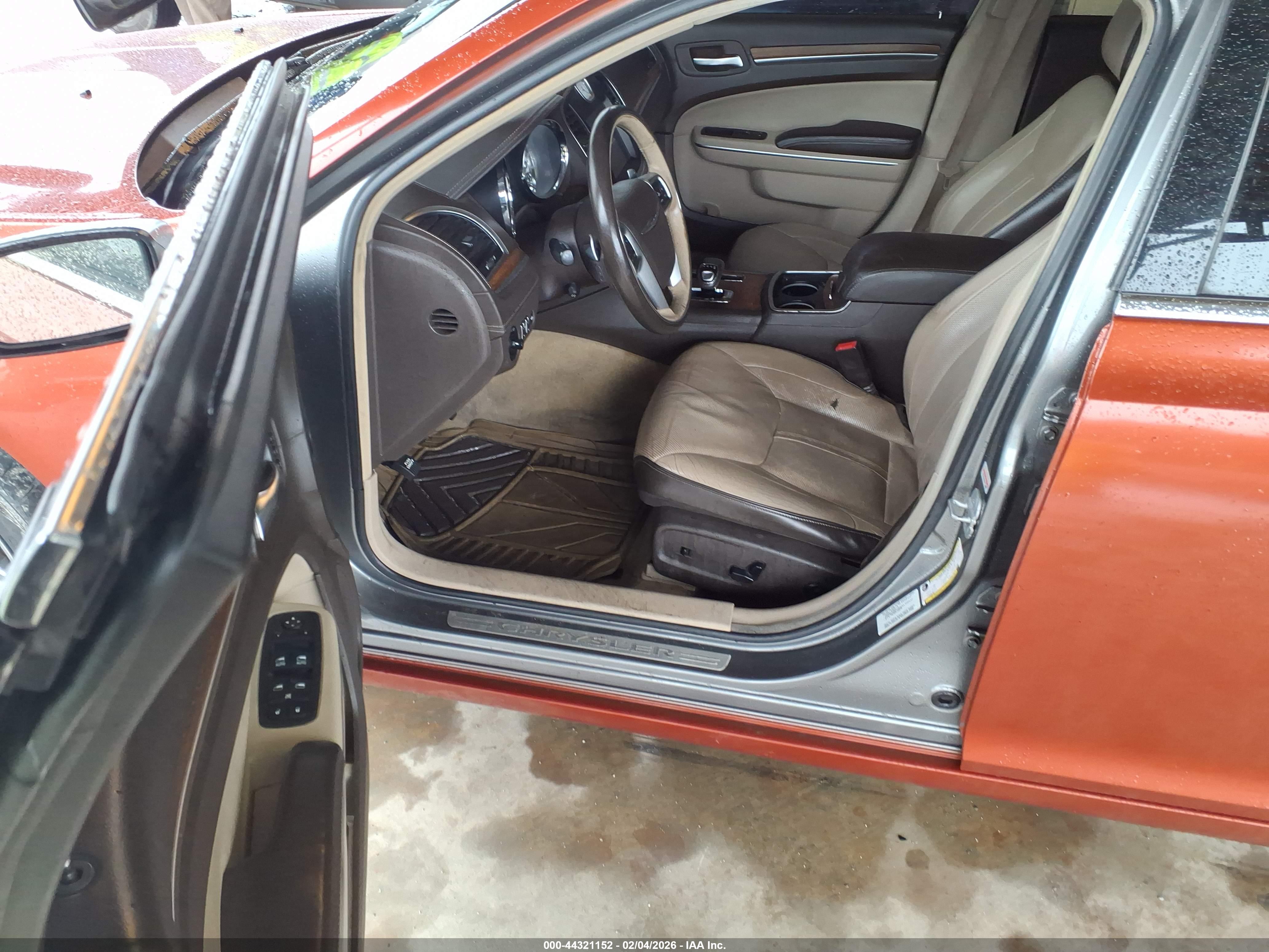 CHRYSLER 300 image 5