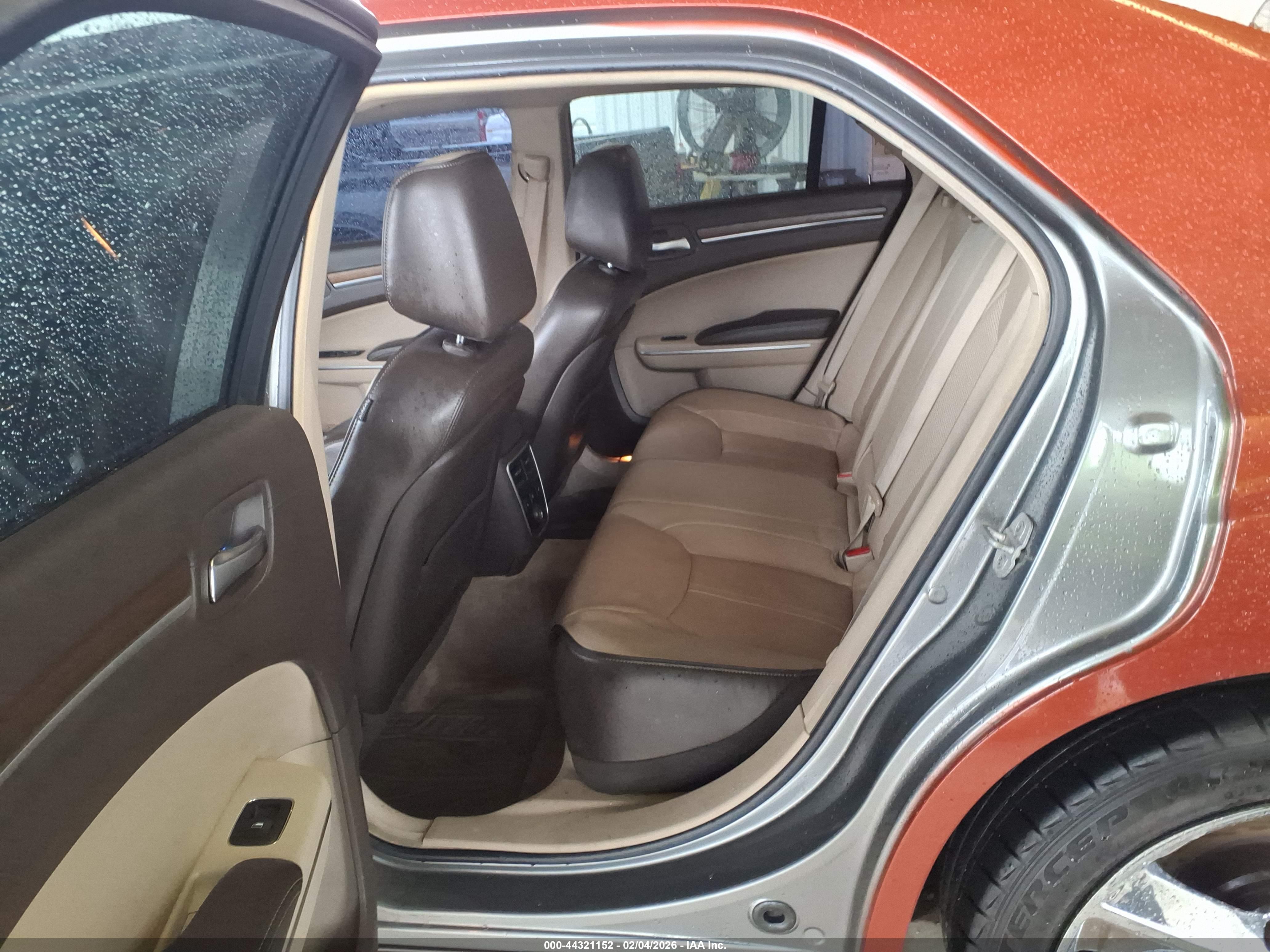 CHRYSLER 300 image 8