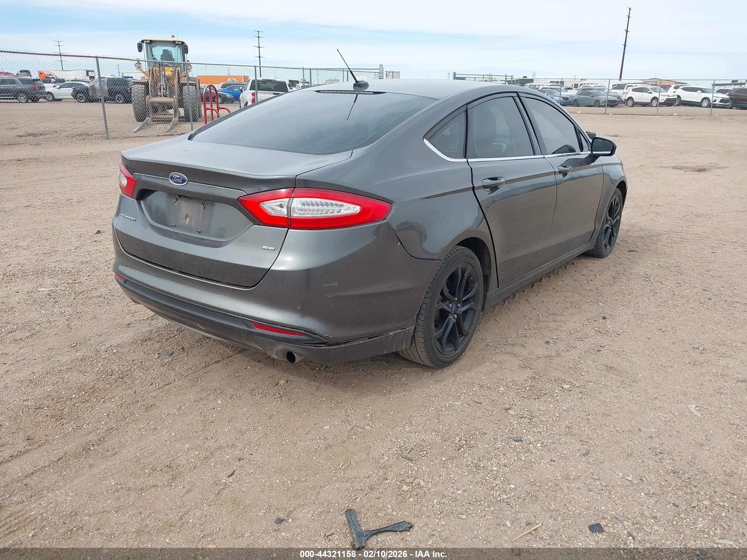 FORD FUSION image 4