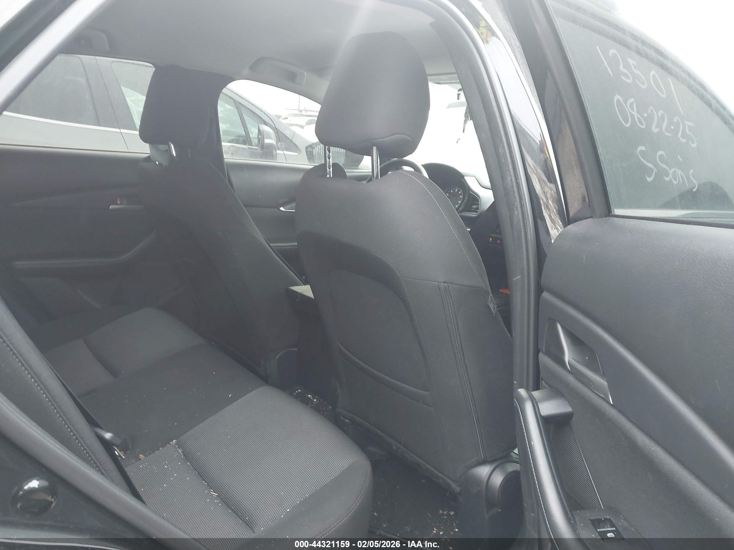 MAZDA CX-30 image 8