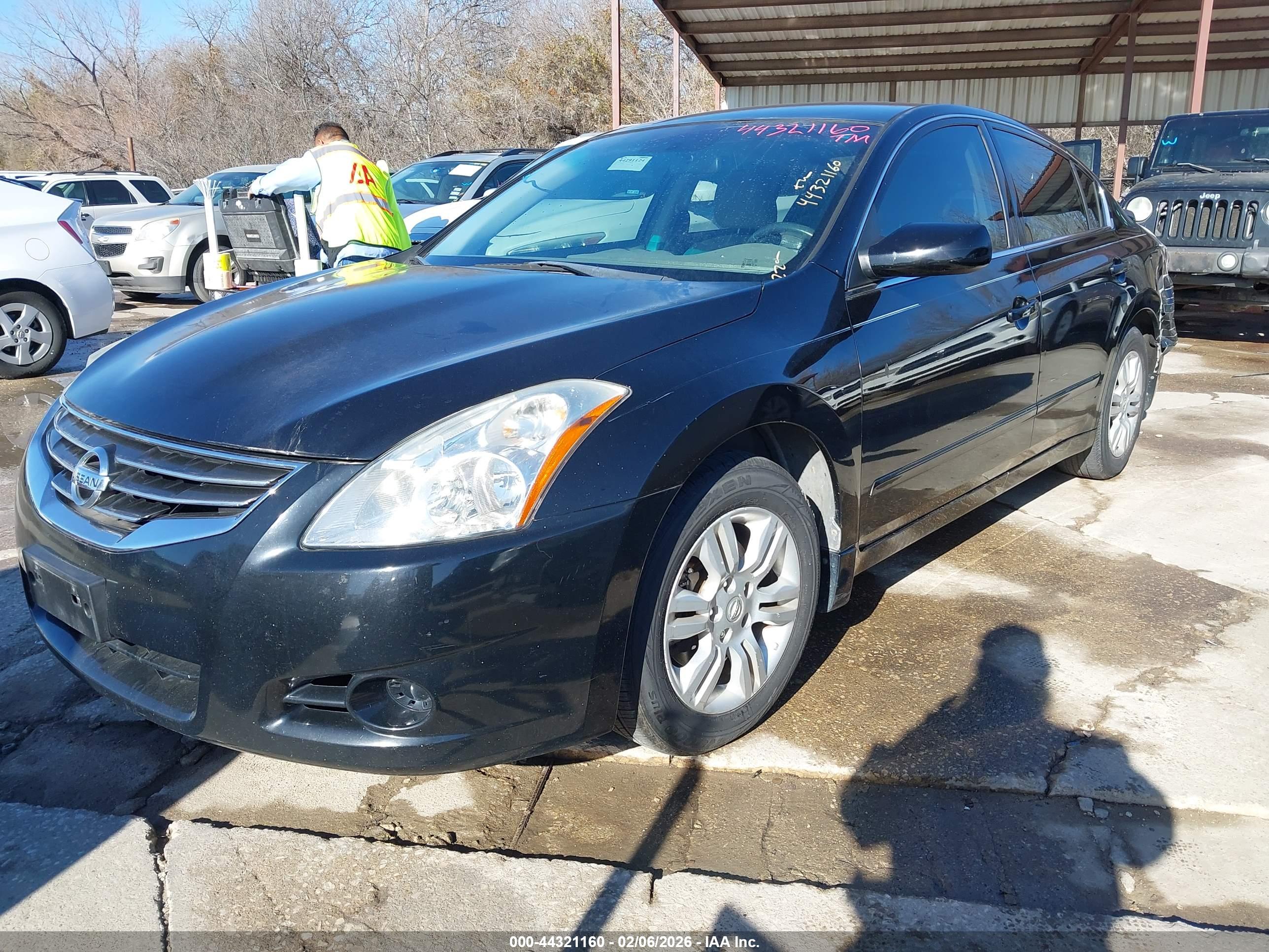 NISSAN ALTIMA image 2