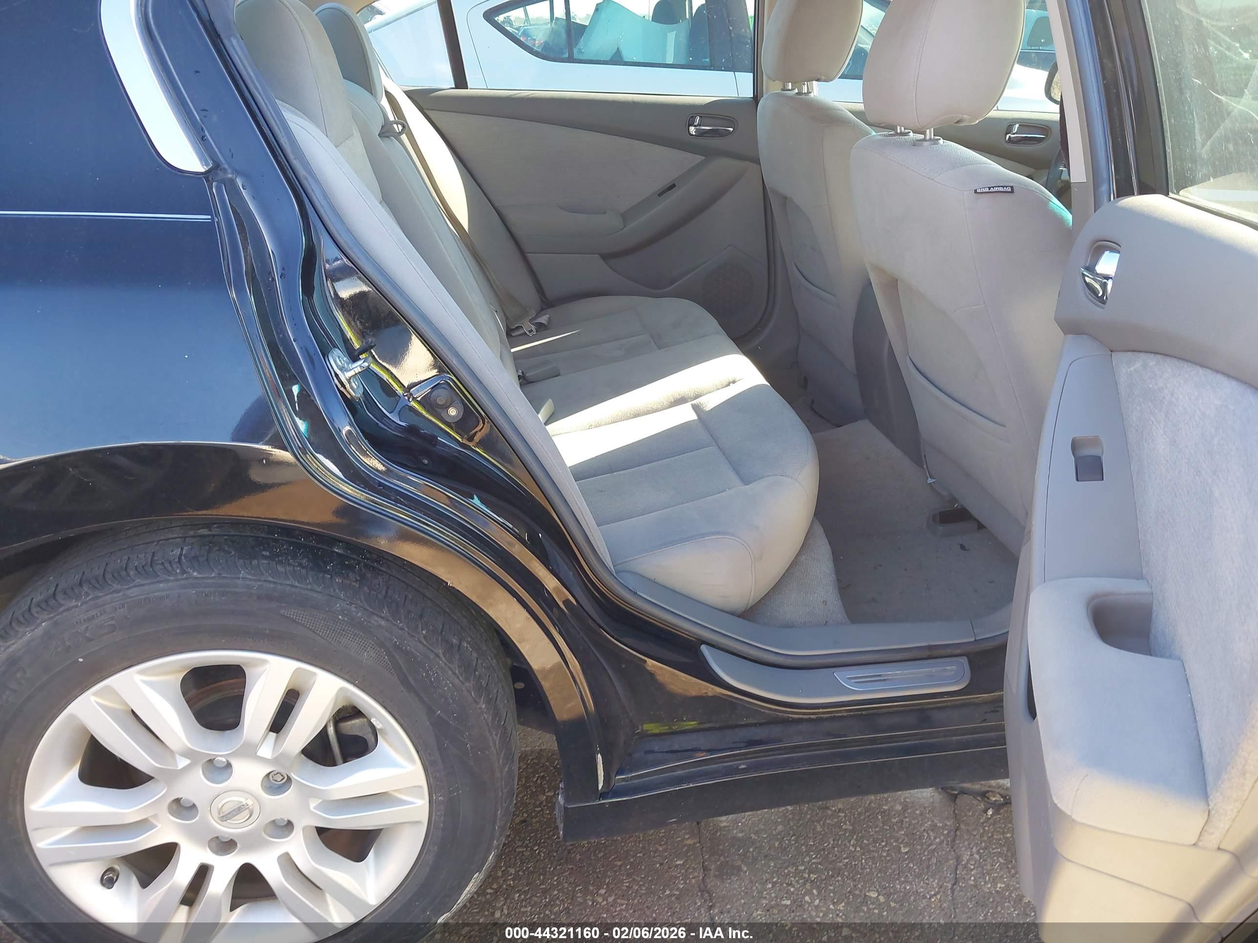 NISSAN ALTIMA image 8