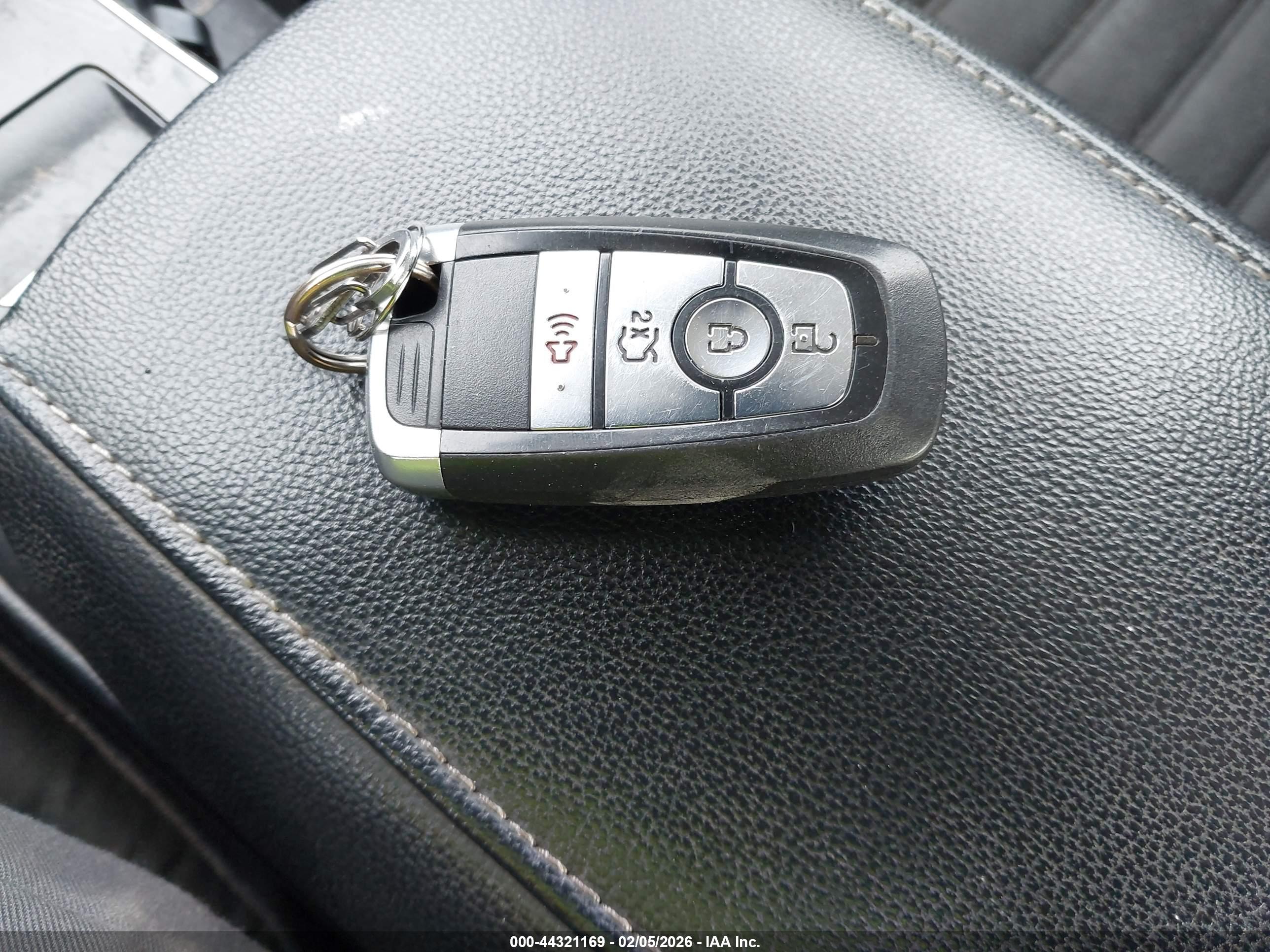 FORD FUSION image 11