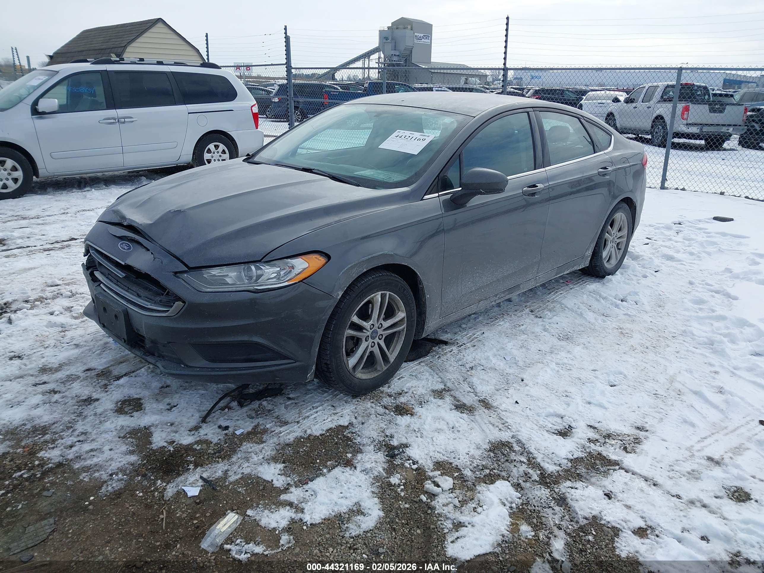 FORD FUSION image 2