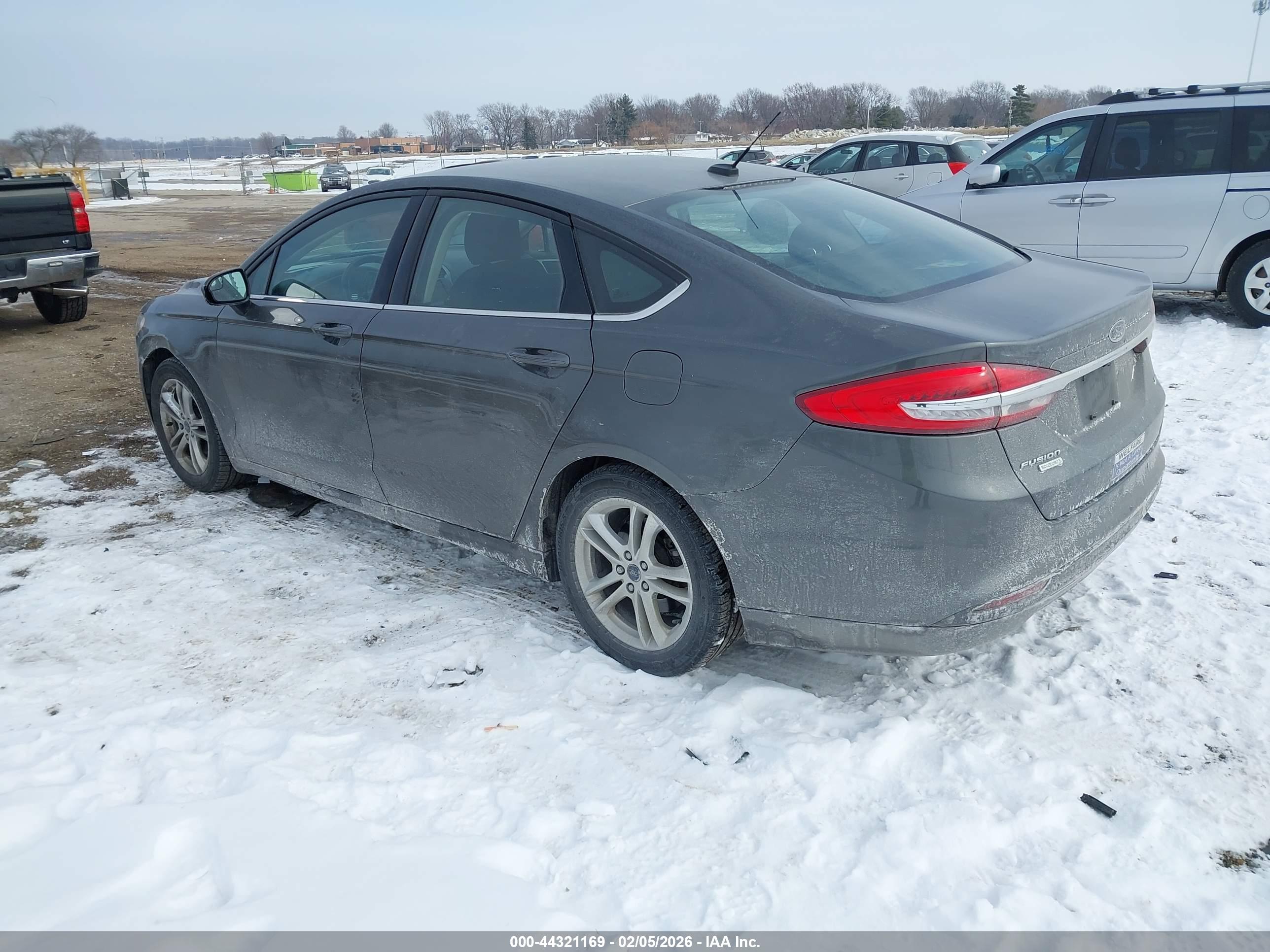 FORD FUSION image 3