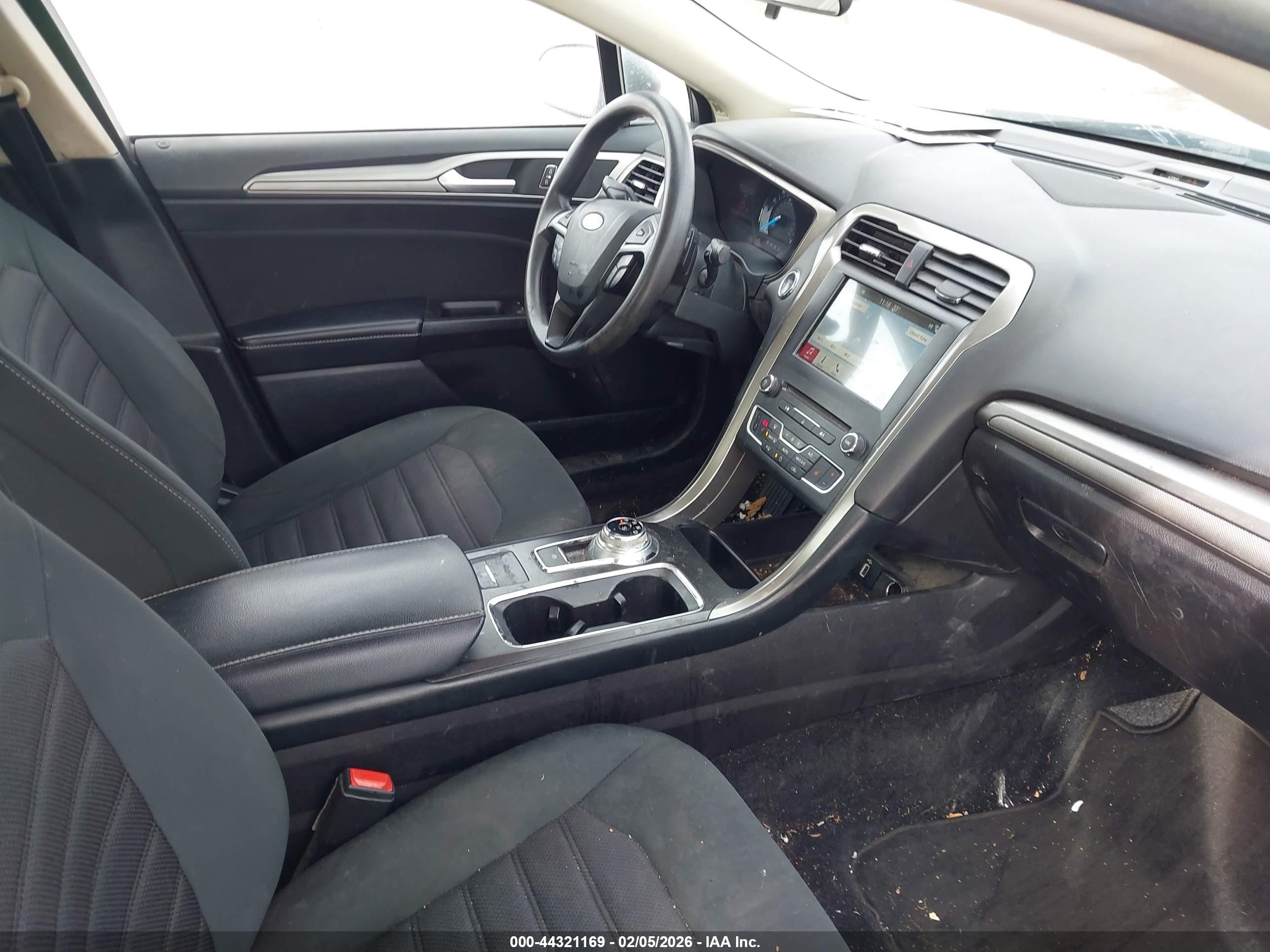 FORD FUSION image 5