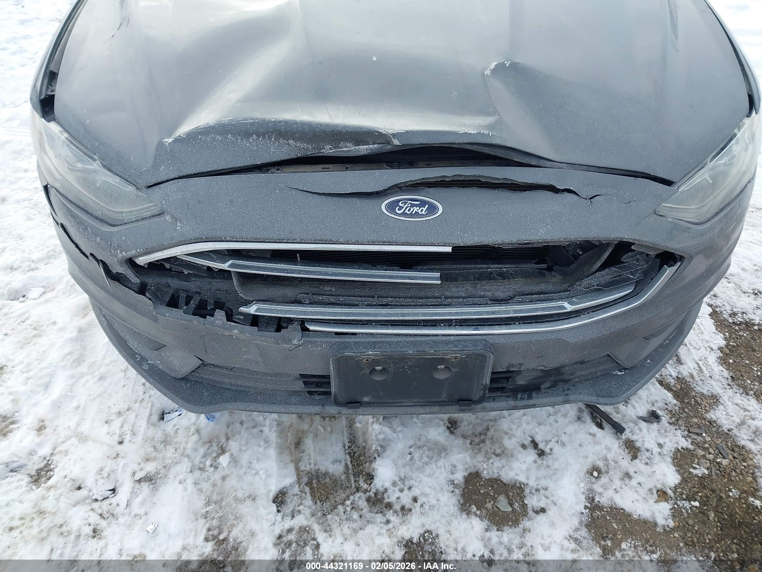 FORD FUSION image 6