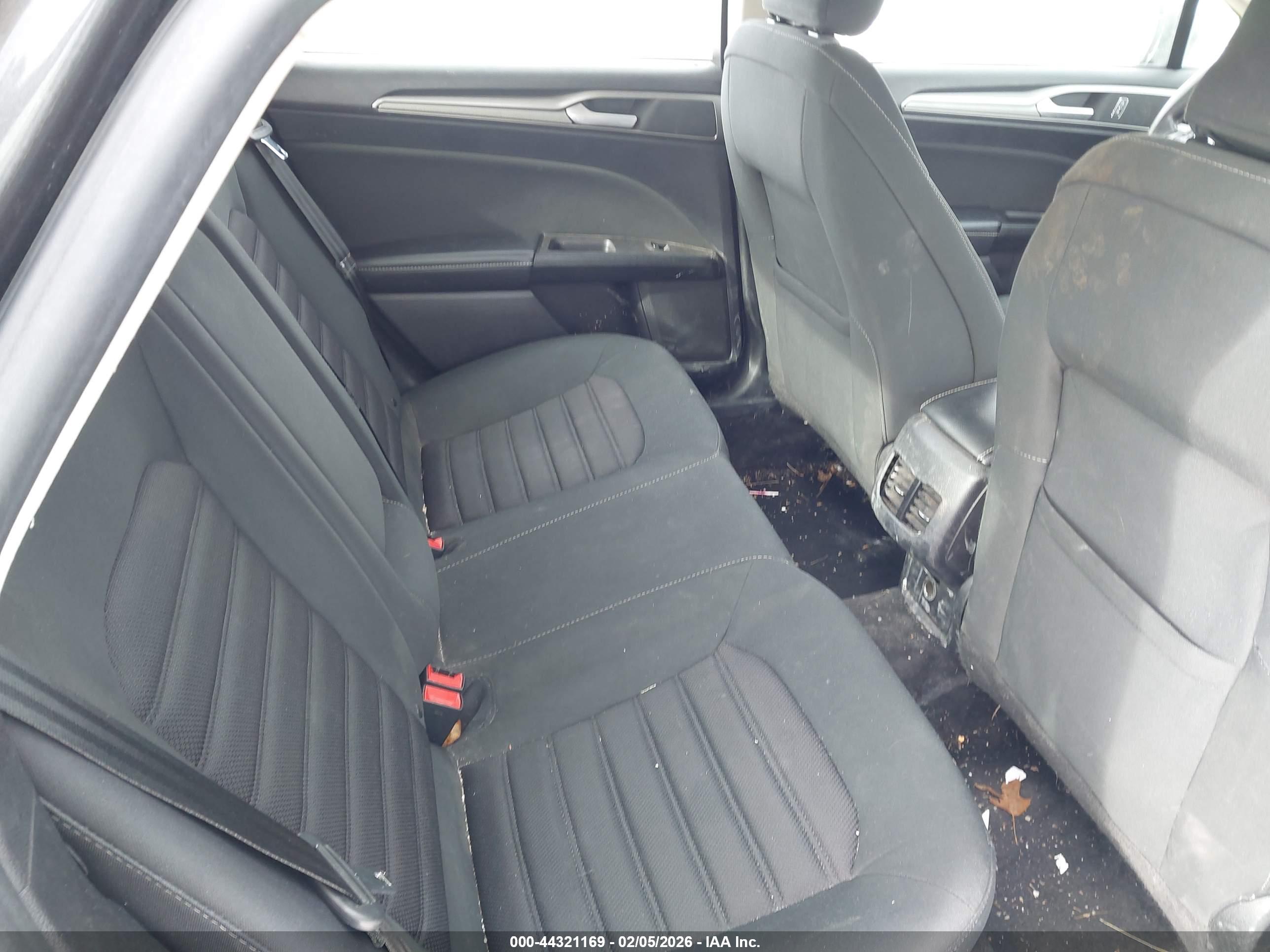 FORD FUSION image 8
