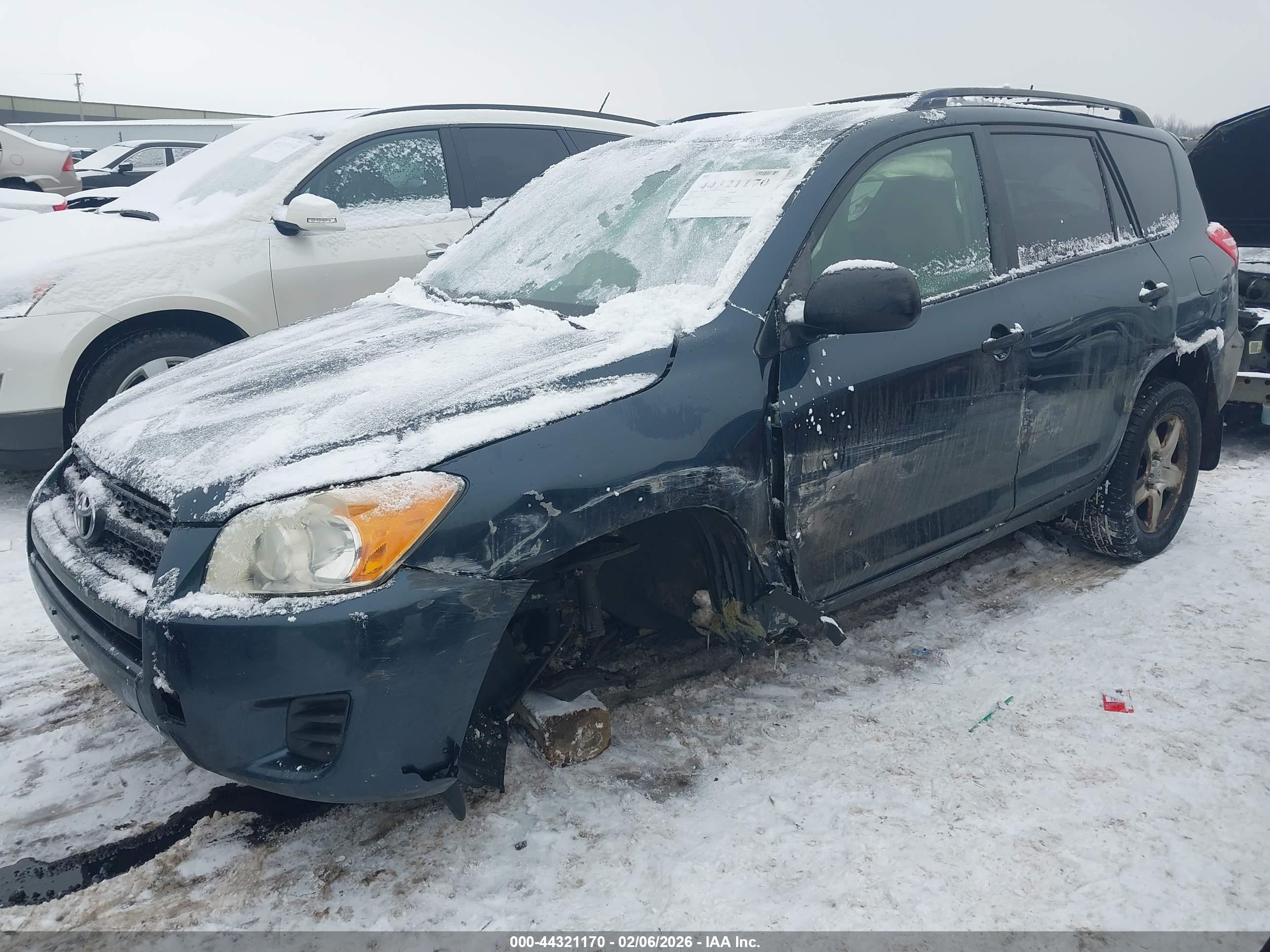 TOYOTA RAV4 image 2