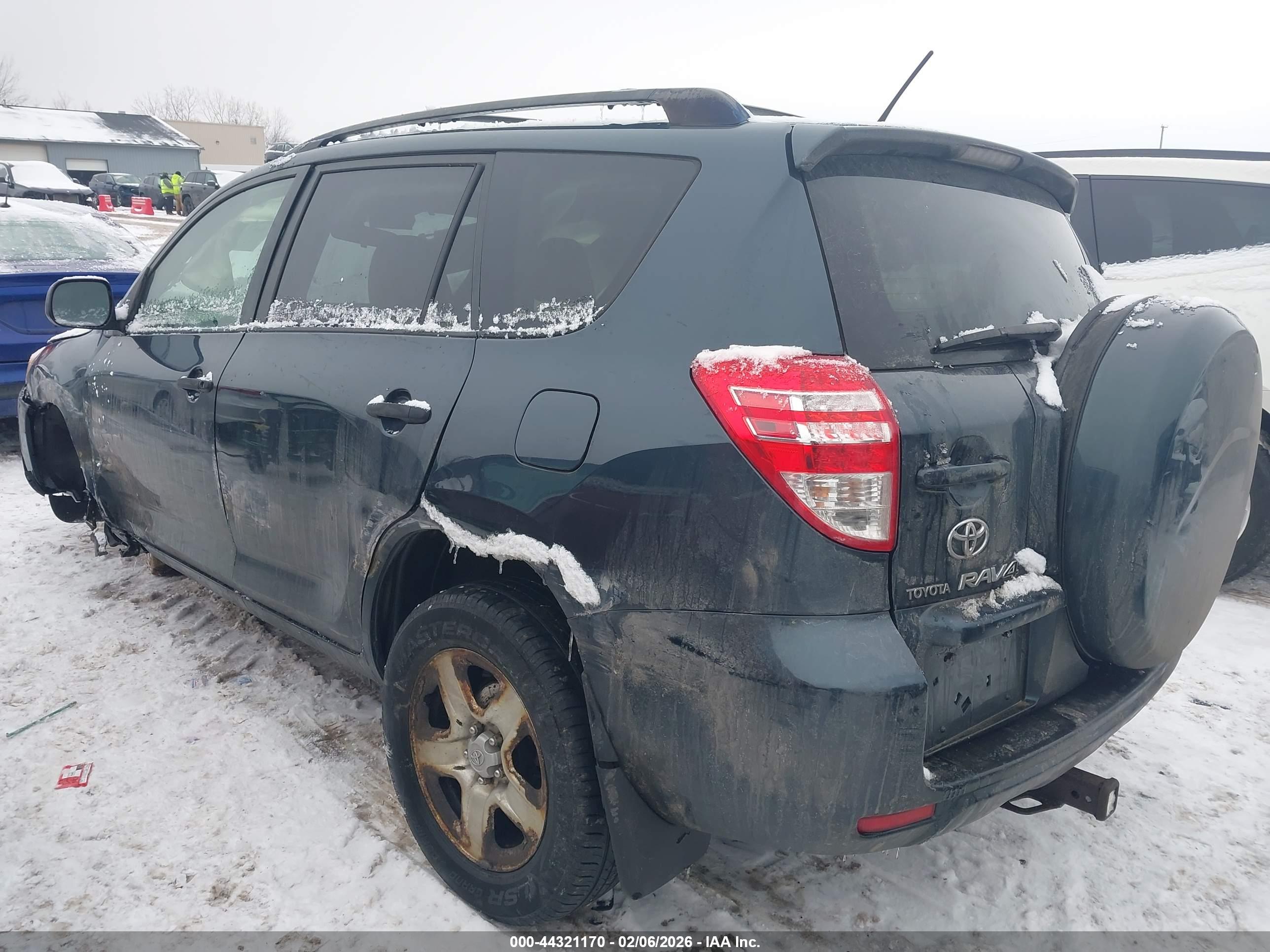 TOYOTA RAV4 image 3