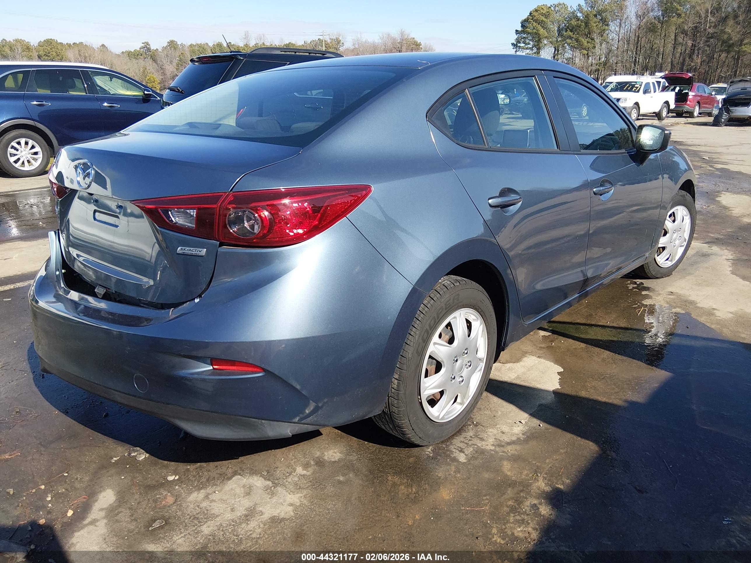 MAZDA MAZDA3 image 4