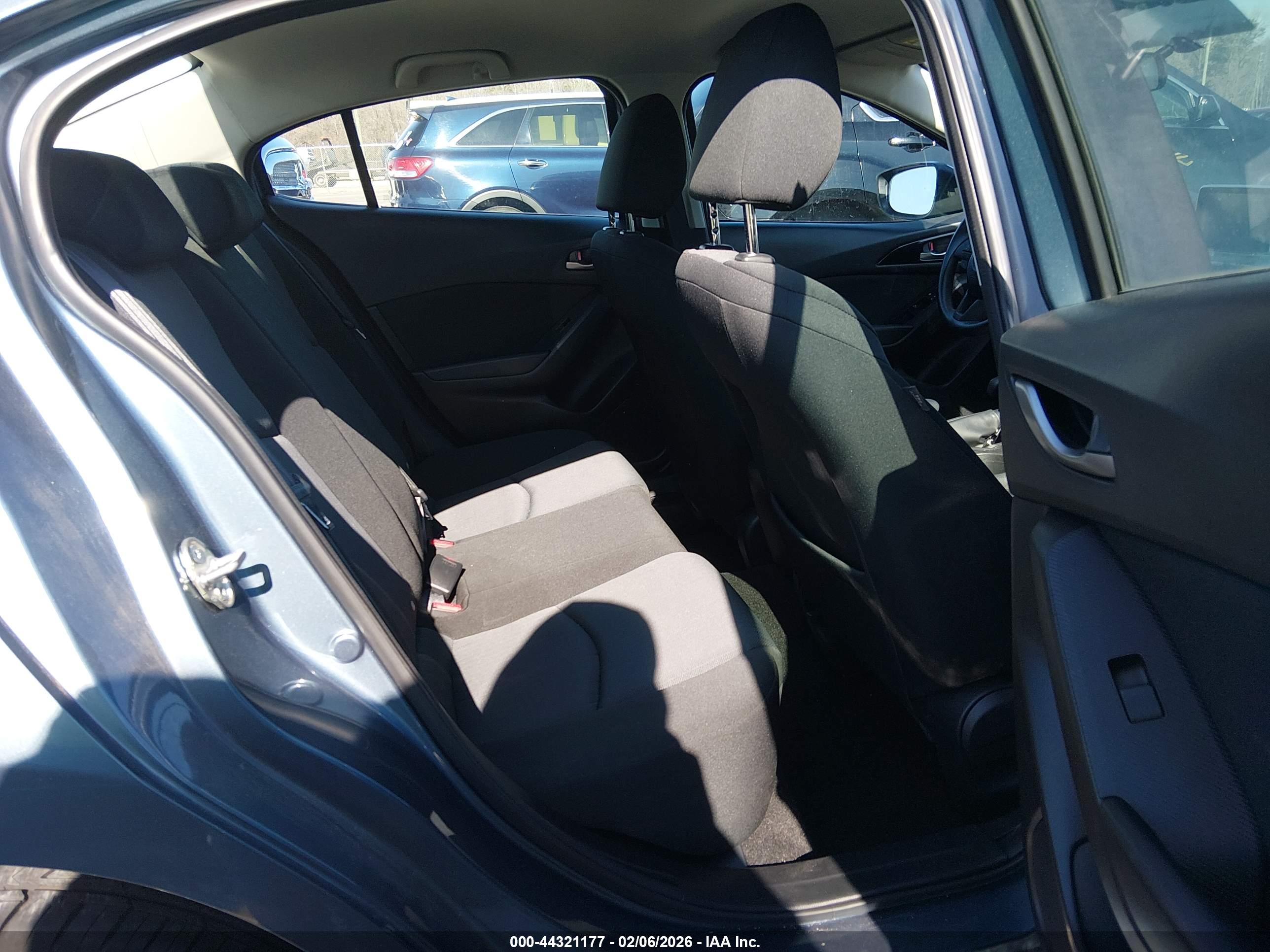 MAZDA MAZDA3 image 8