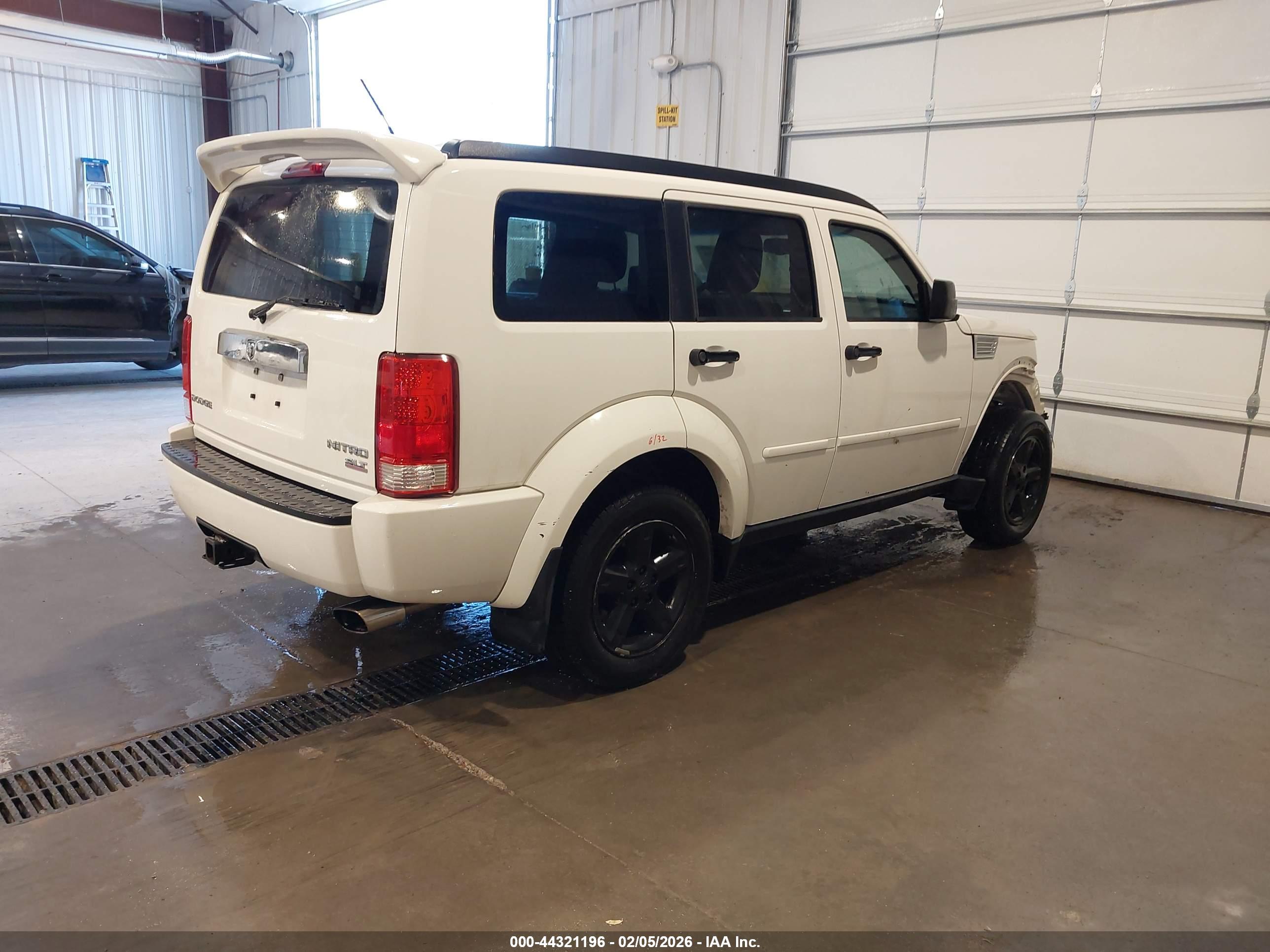 DODGE NITRO image 4