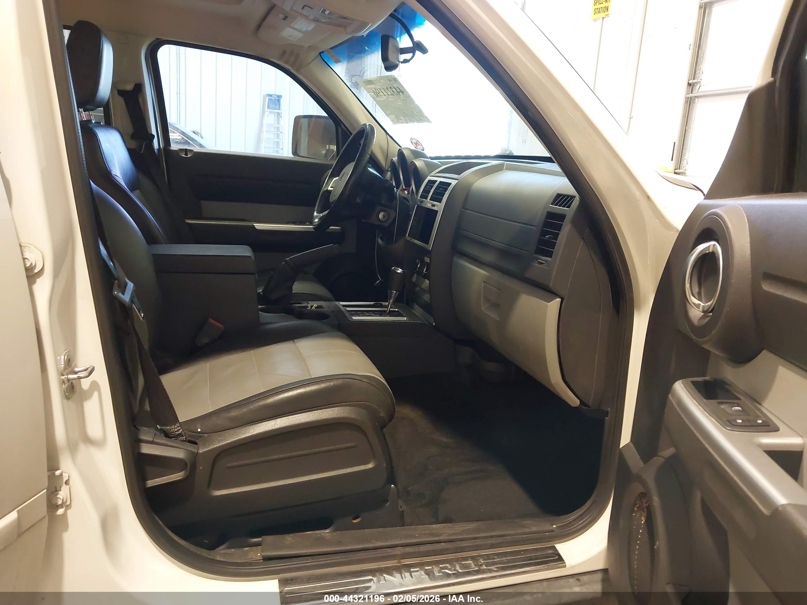 DODGE NITRO image 5