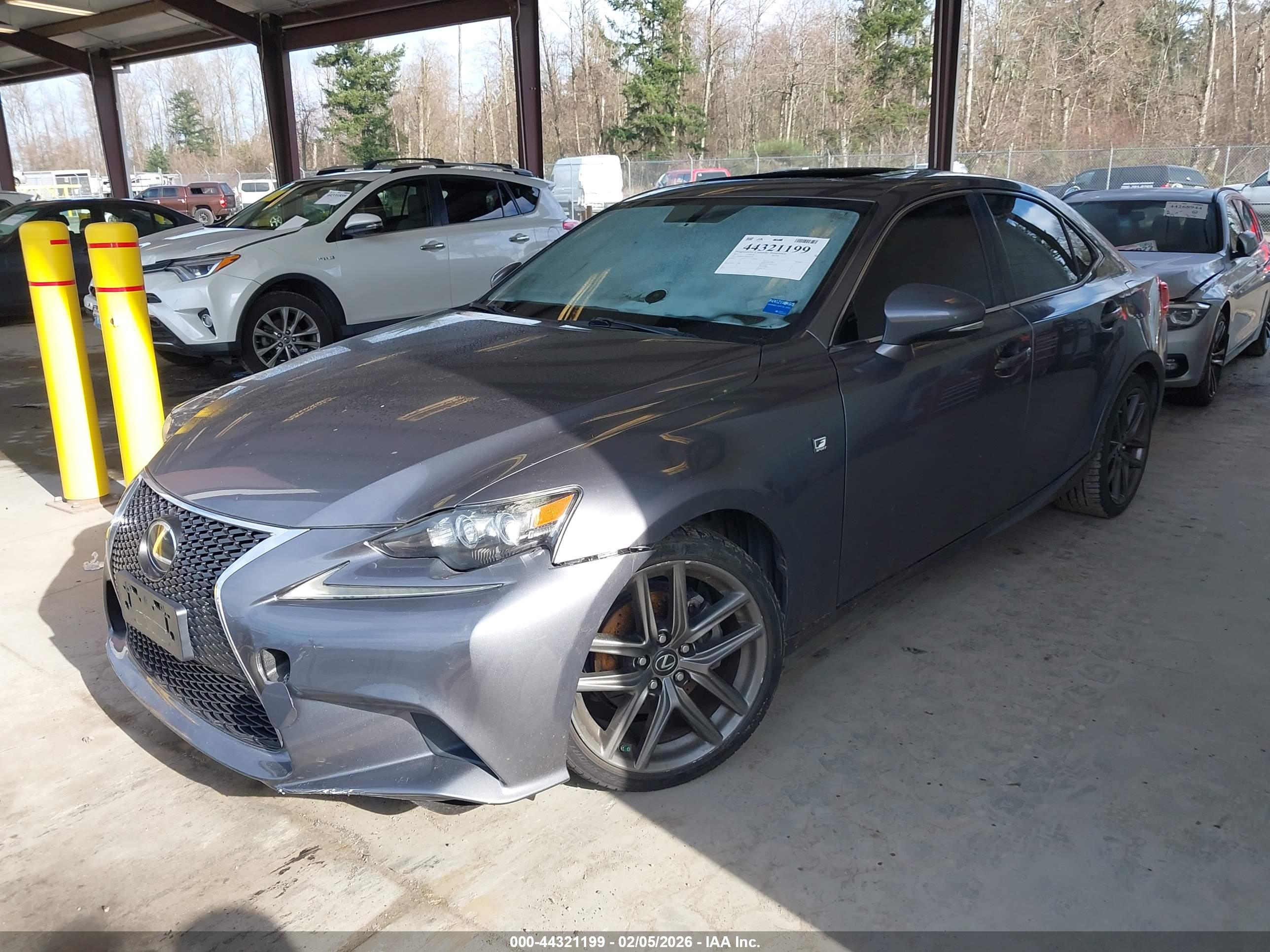 LEXUS IS image 2
