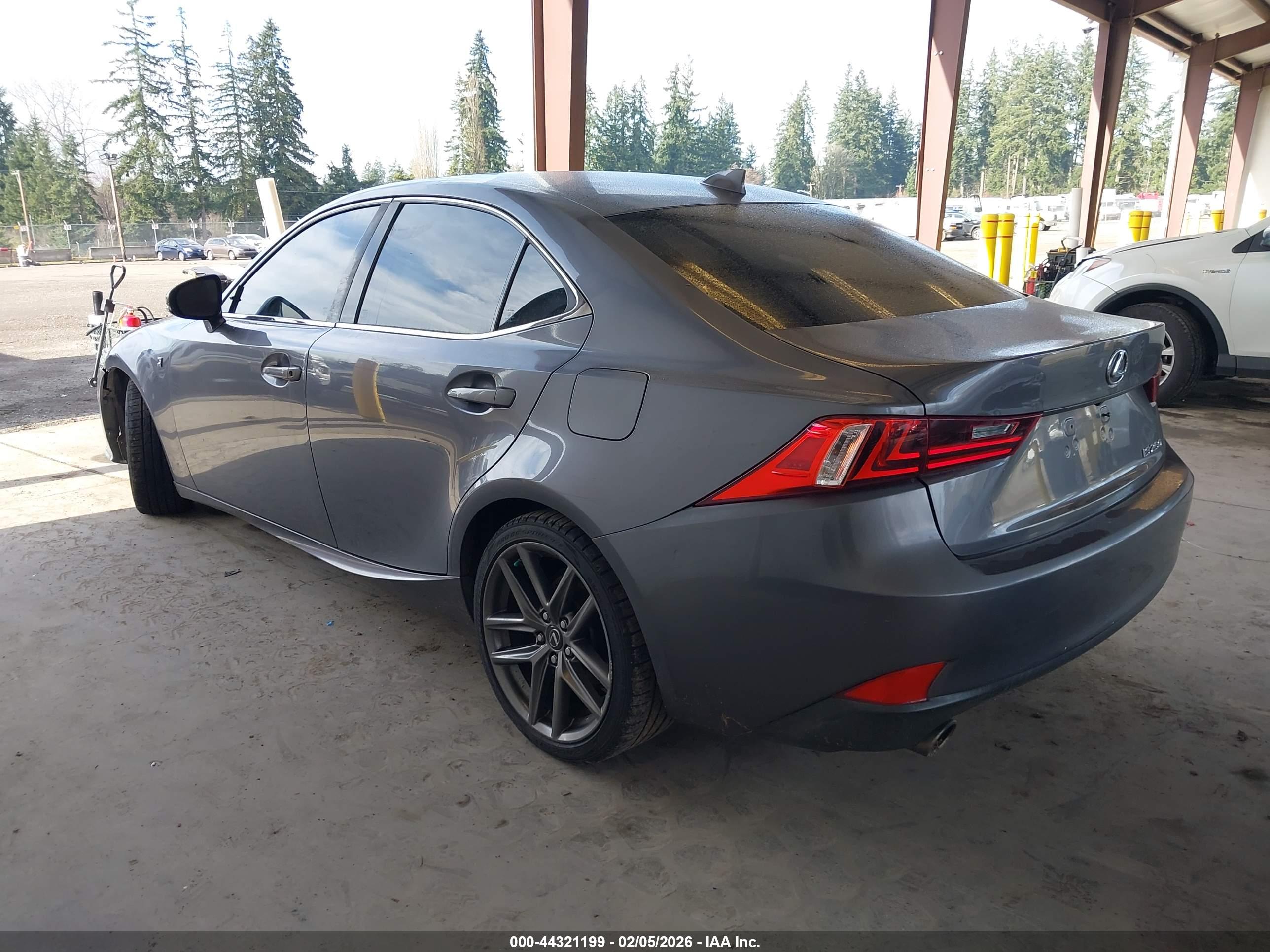 LEXUS IS image 3