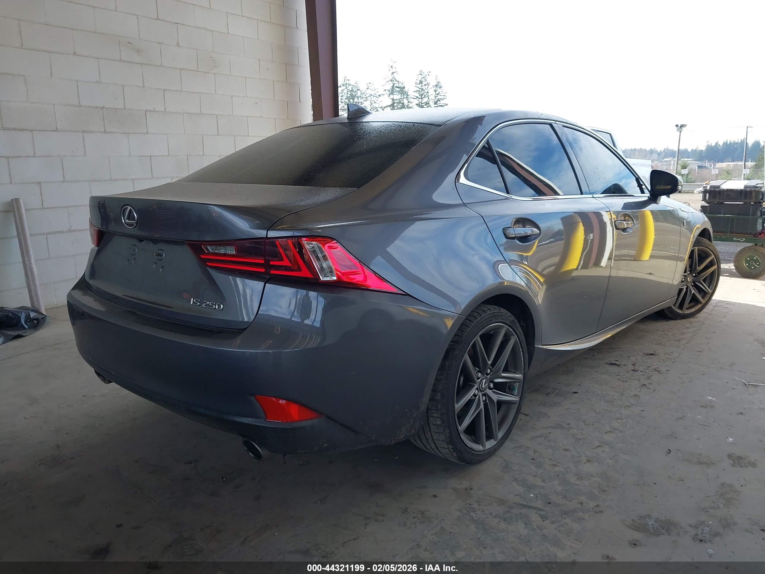 LEXUS IS image 4