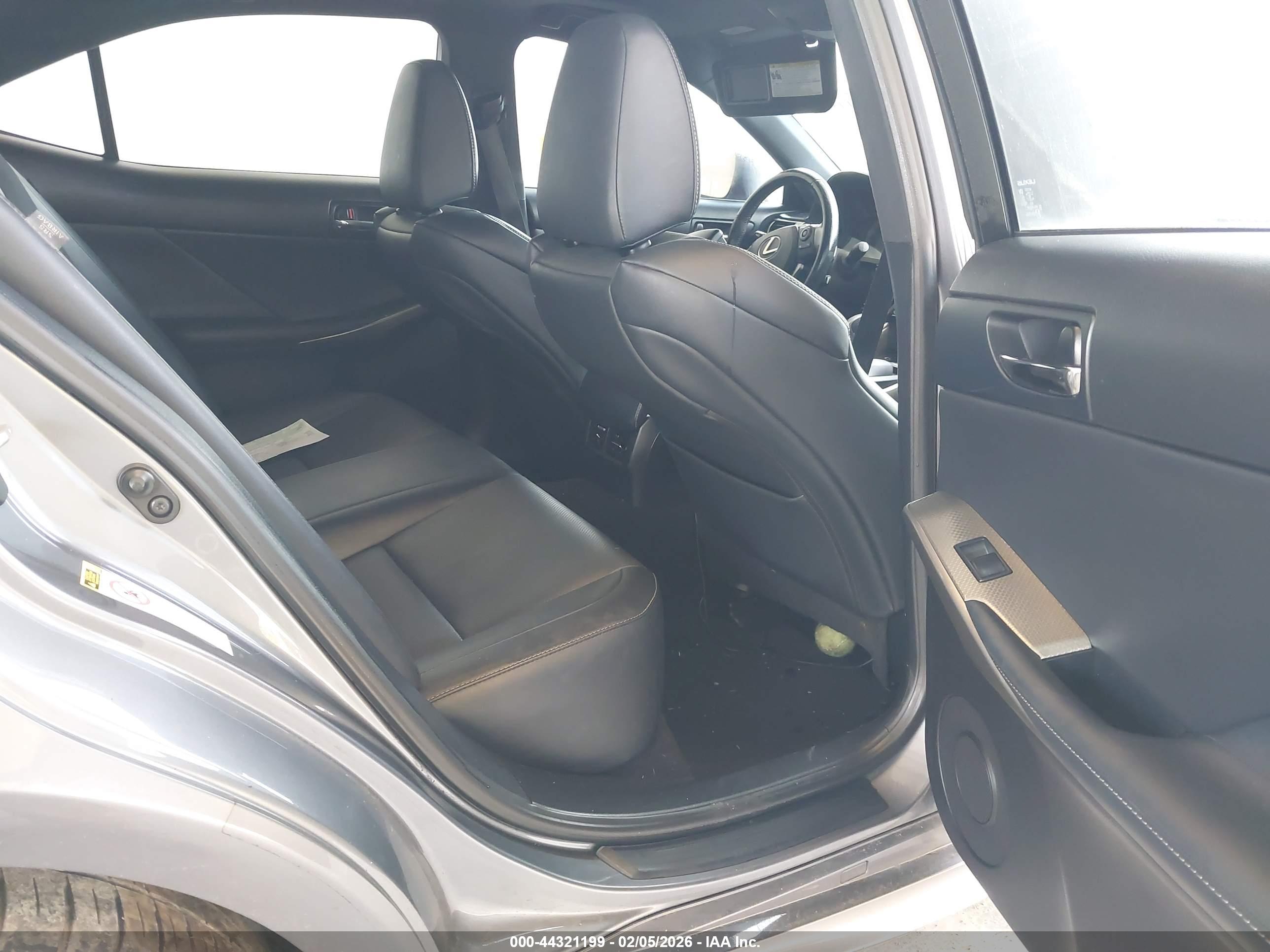 LEXUS IS image 8