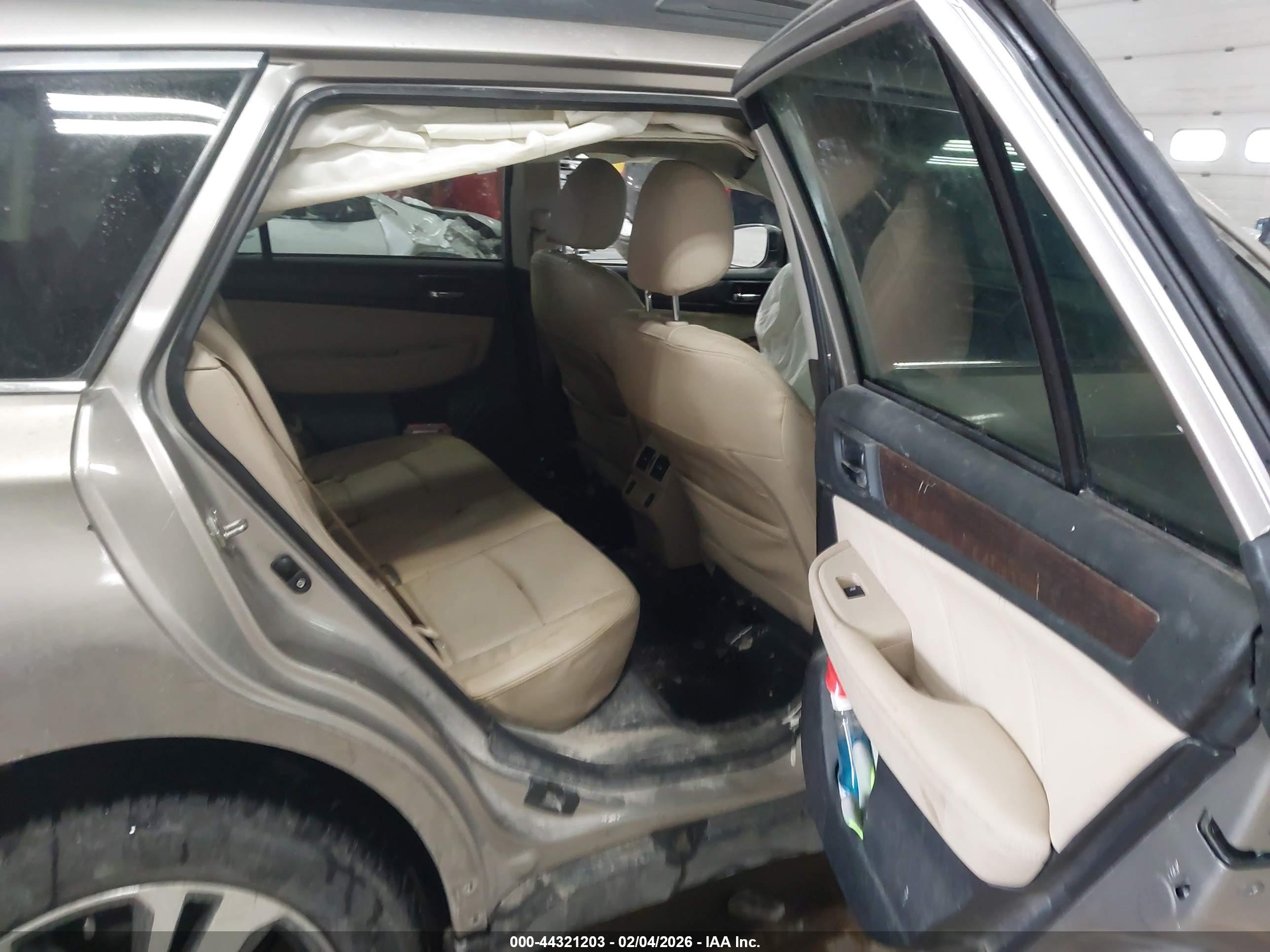 SUBARU OUTBACK image 8