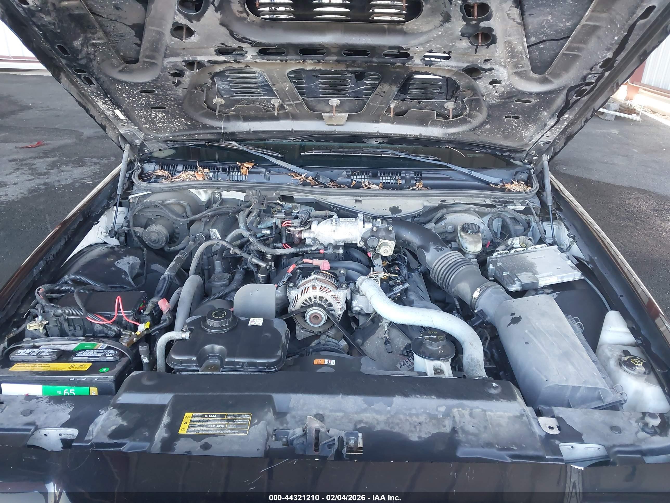 FORD CROWN image 10