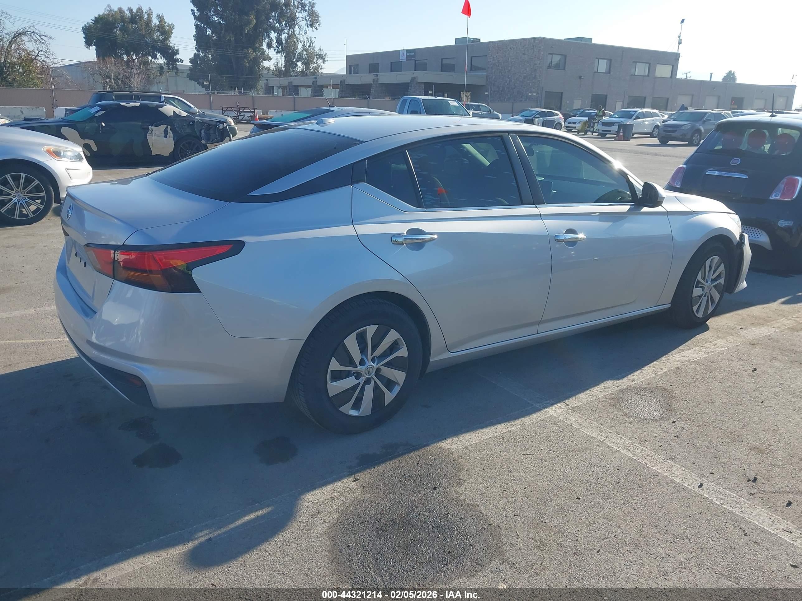 NISSAN ALTIMA image 4