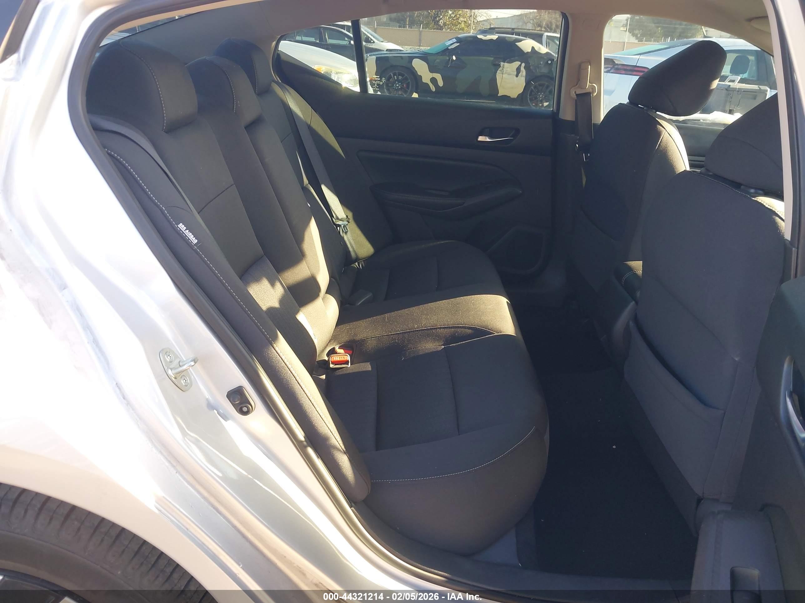 NISSAN ALTIMA image 8