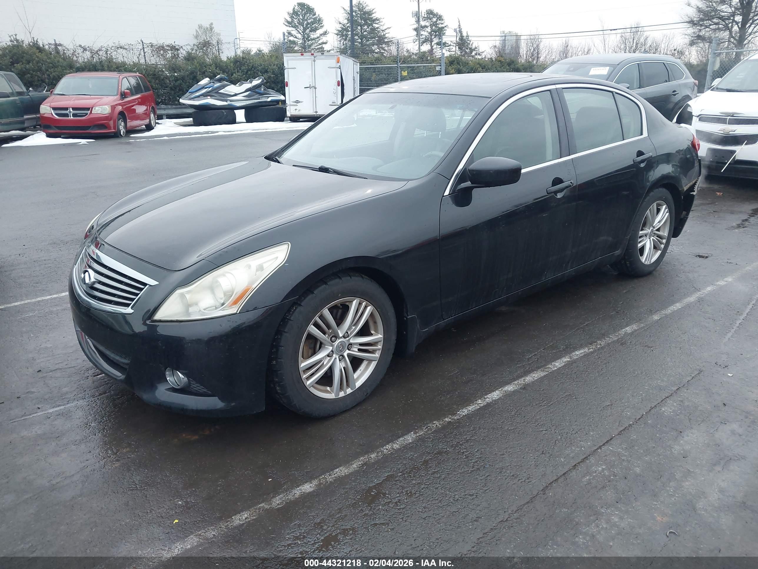 INFINITI G37 image 2