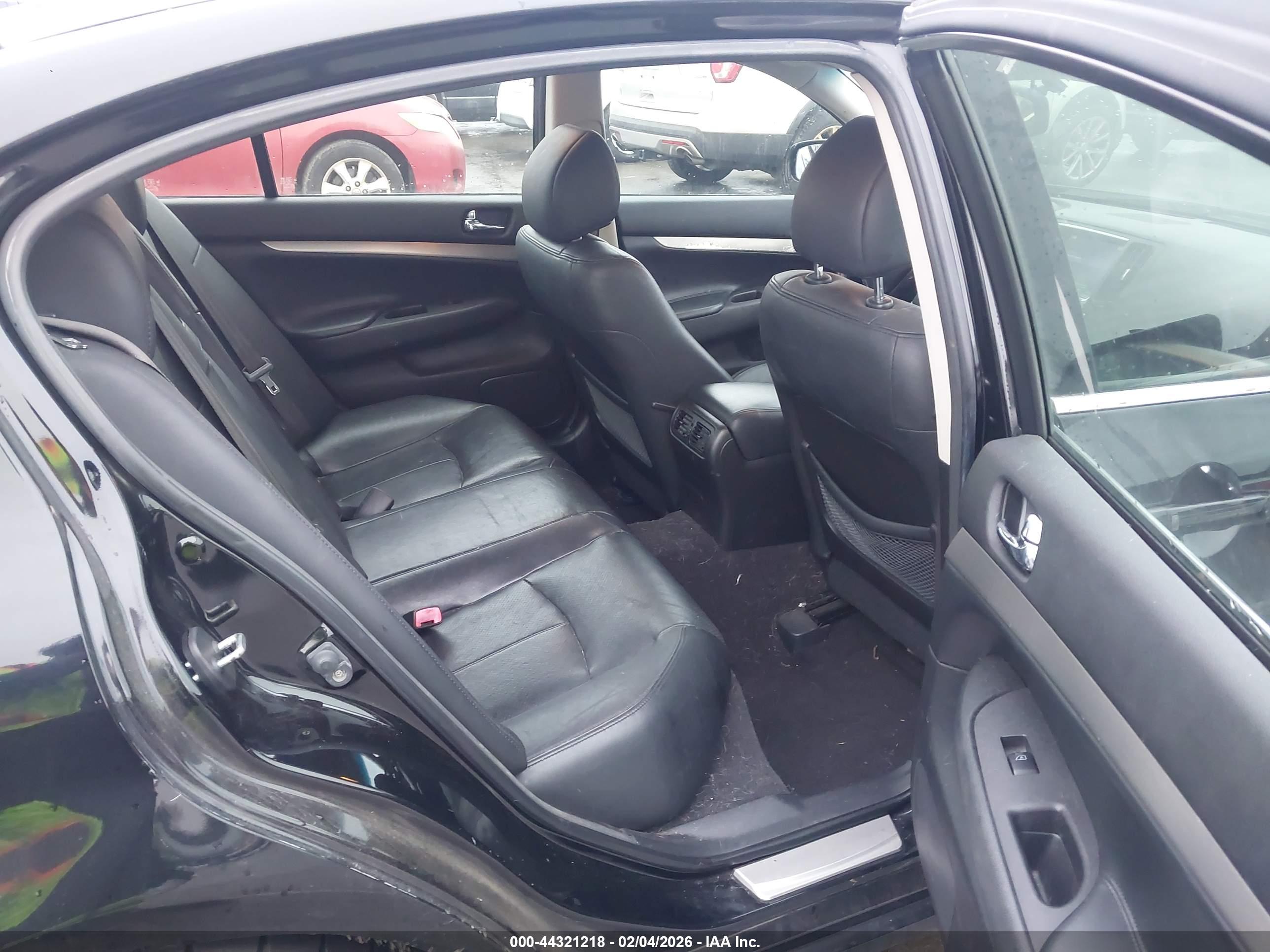 INFINITI G37 image 8