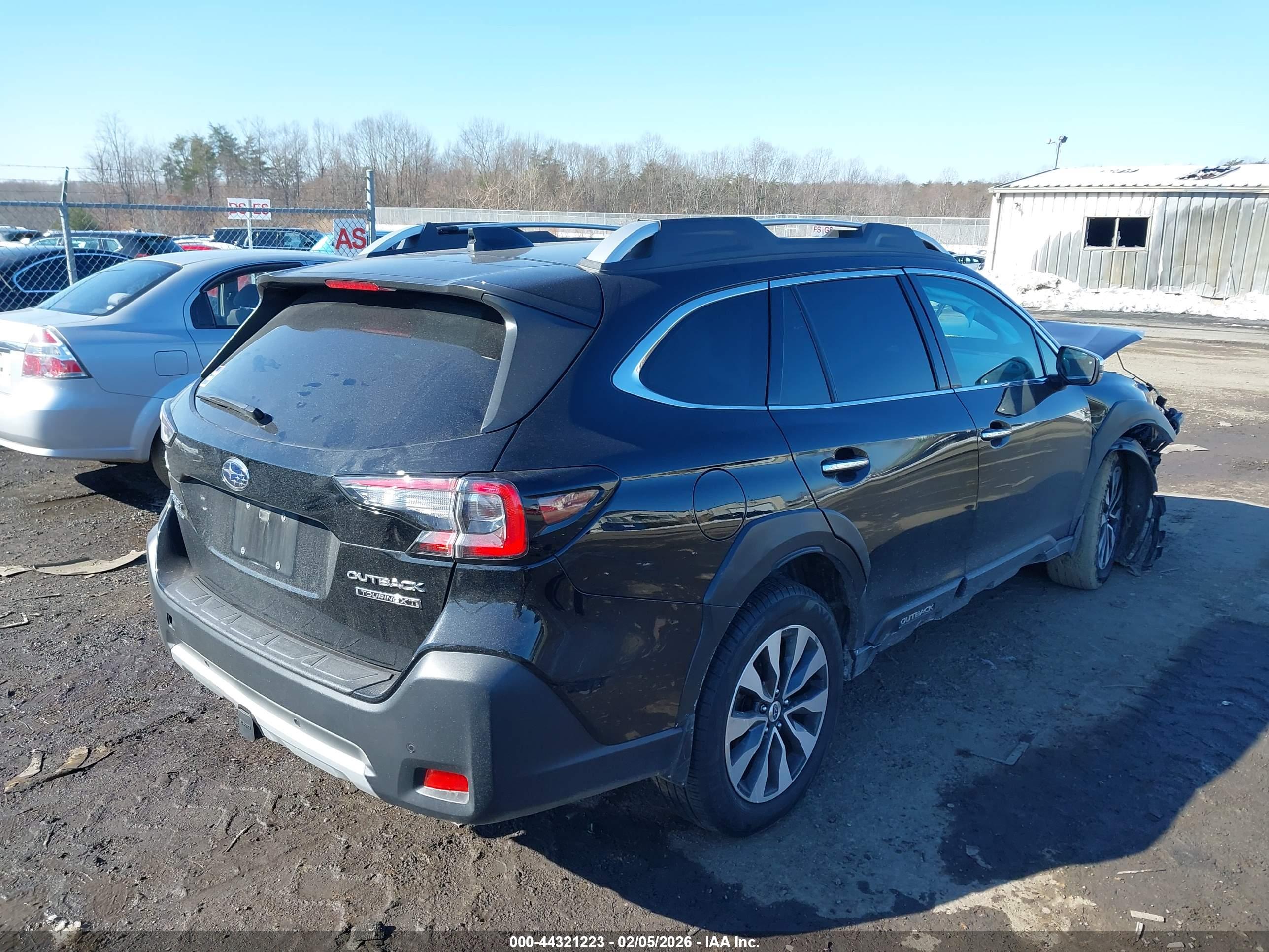 SUBARU OUTBACK image 4
