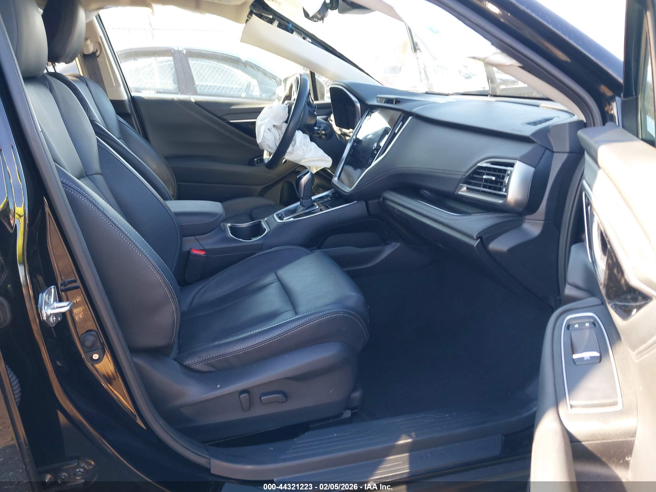 SUBARU OUTBACK image 5
