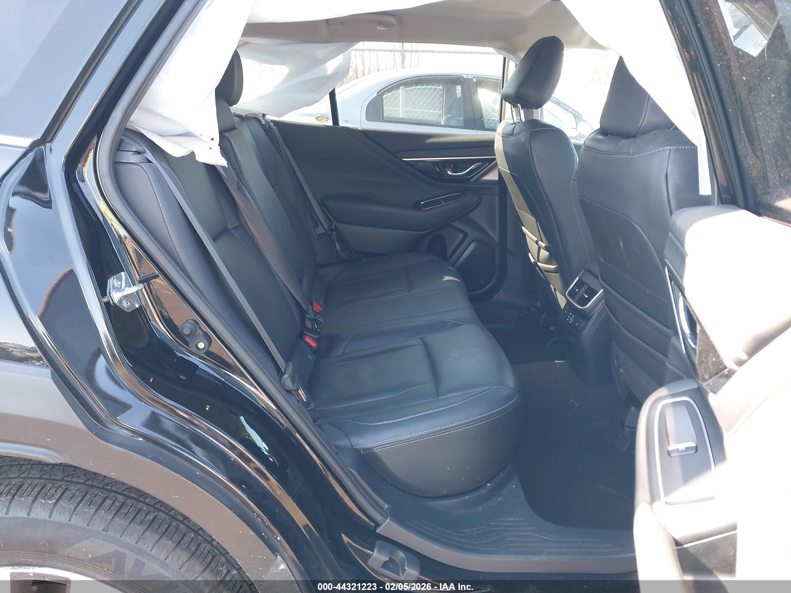 SUBARU OUTBACK image 8