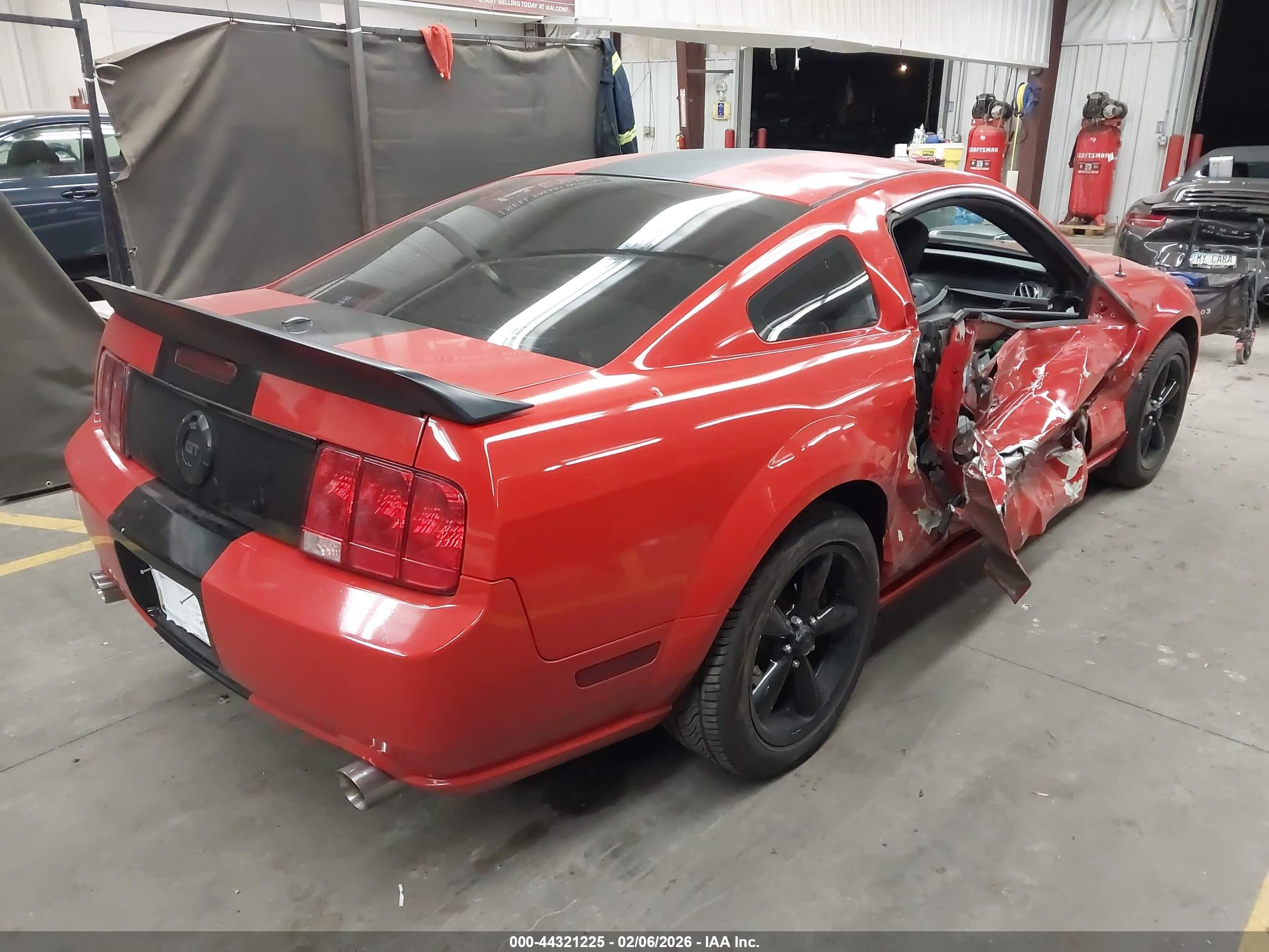 FORD MUSTANG image 4
