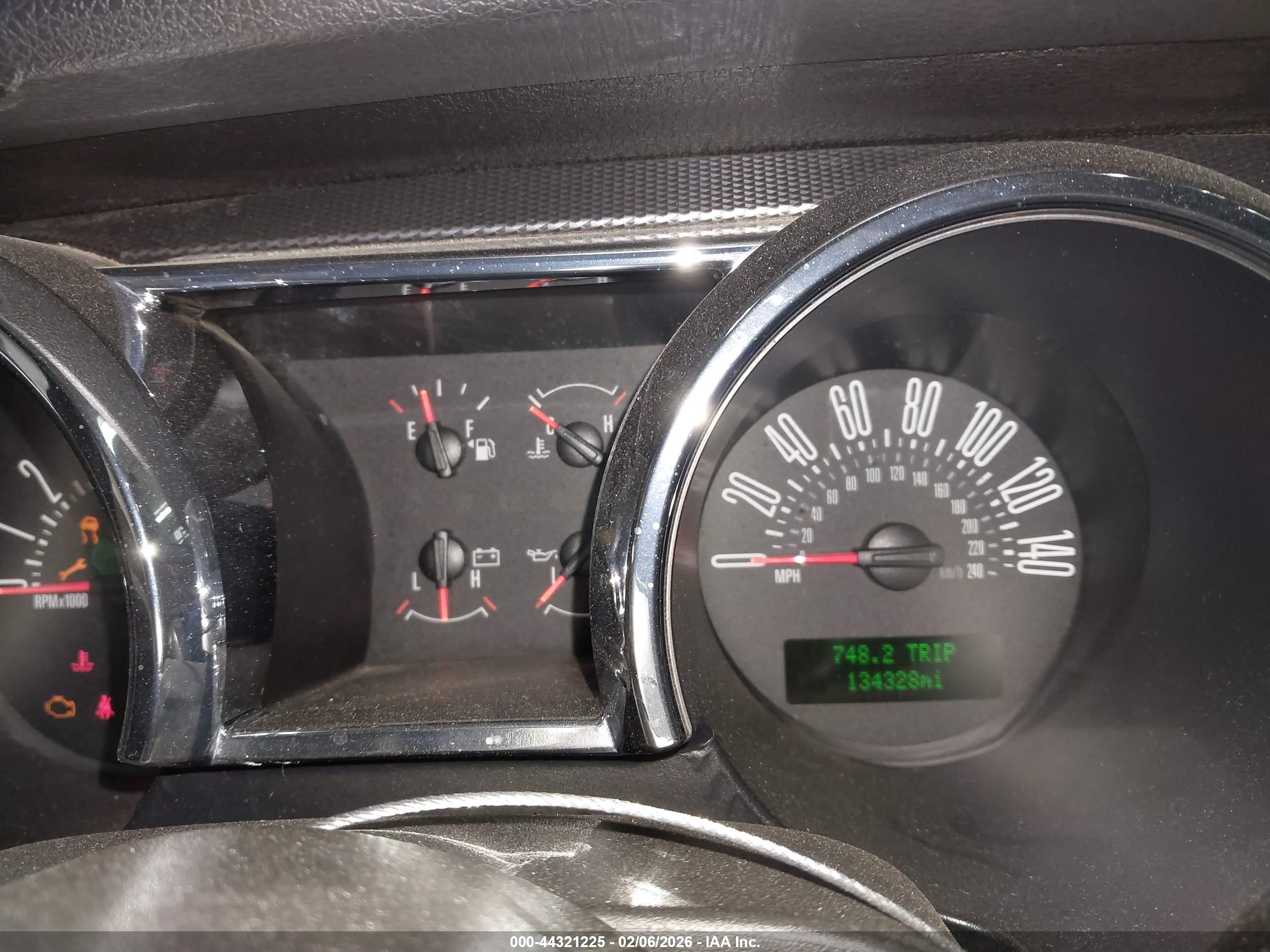 FORD MUSTANG image 7
