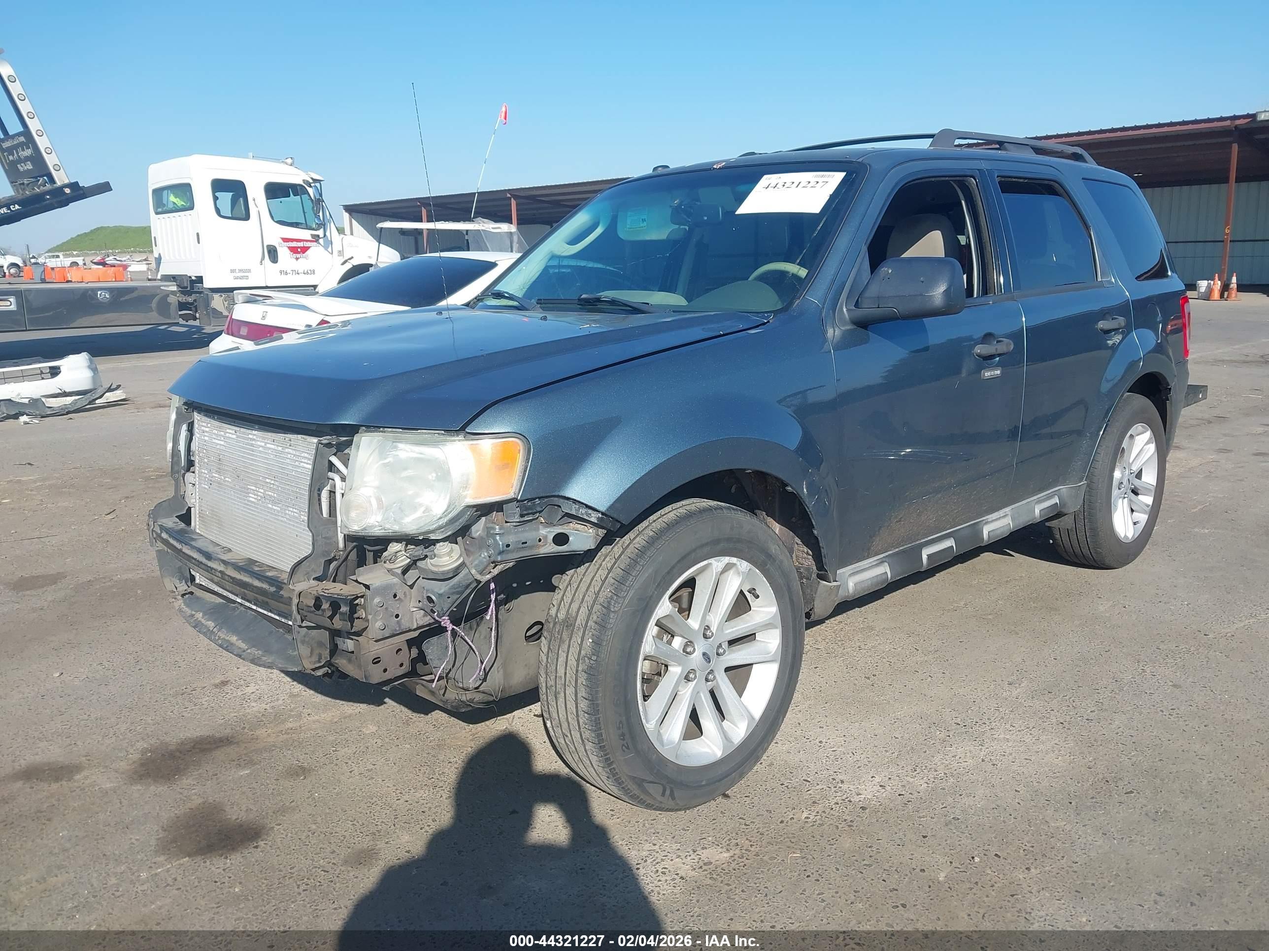 FORD ESCAPE image 2