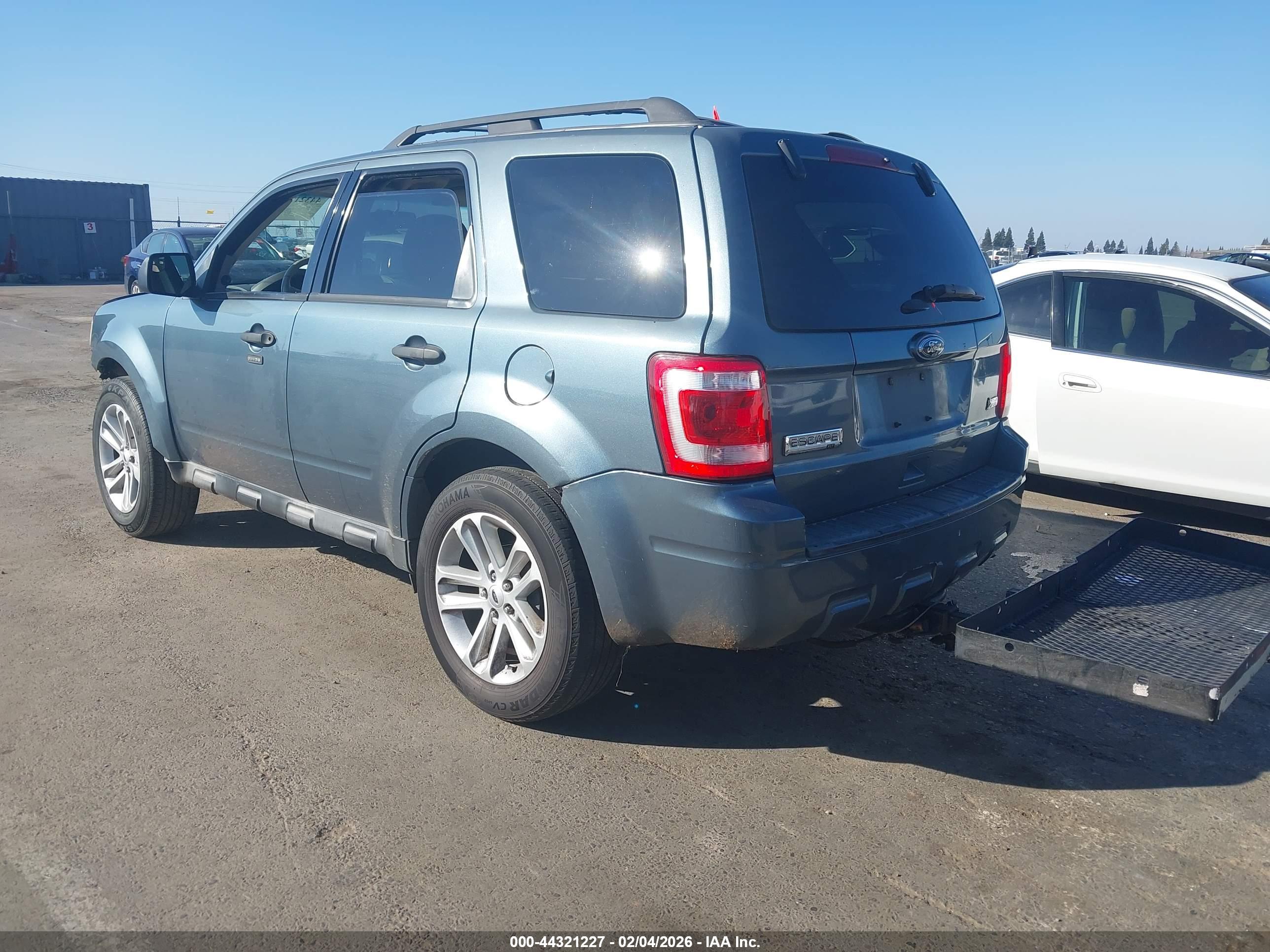 FORD ESCAPE image 3