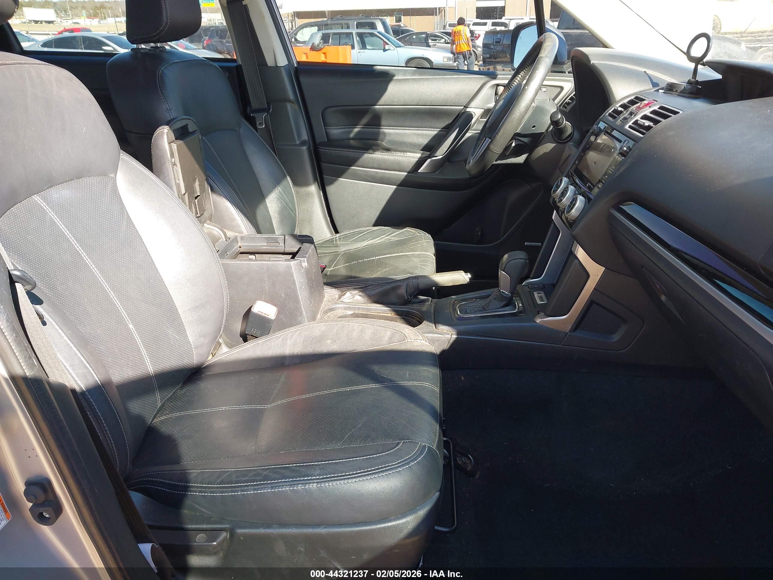 SUBARU FORESTER image 5
