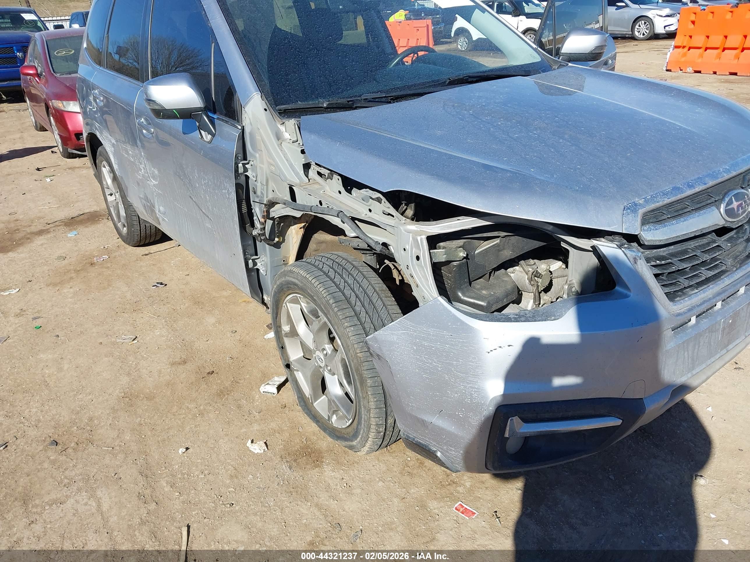 SUBARU FORESTER image 6