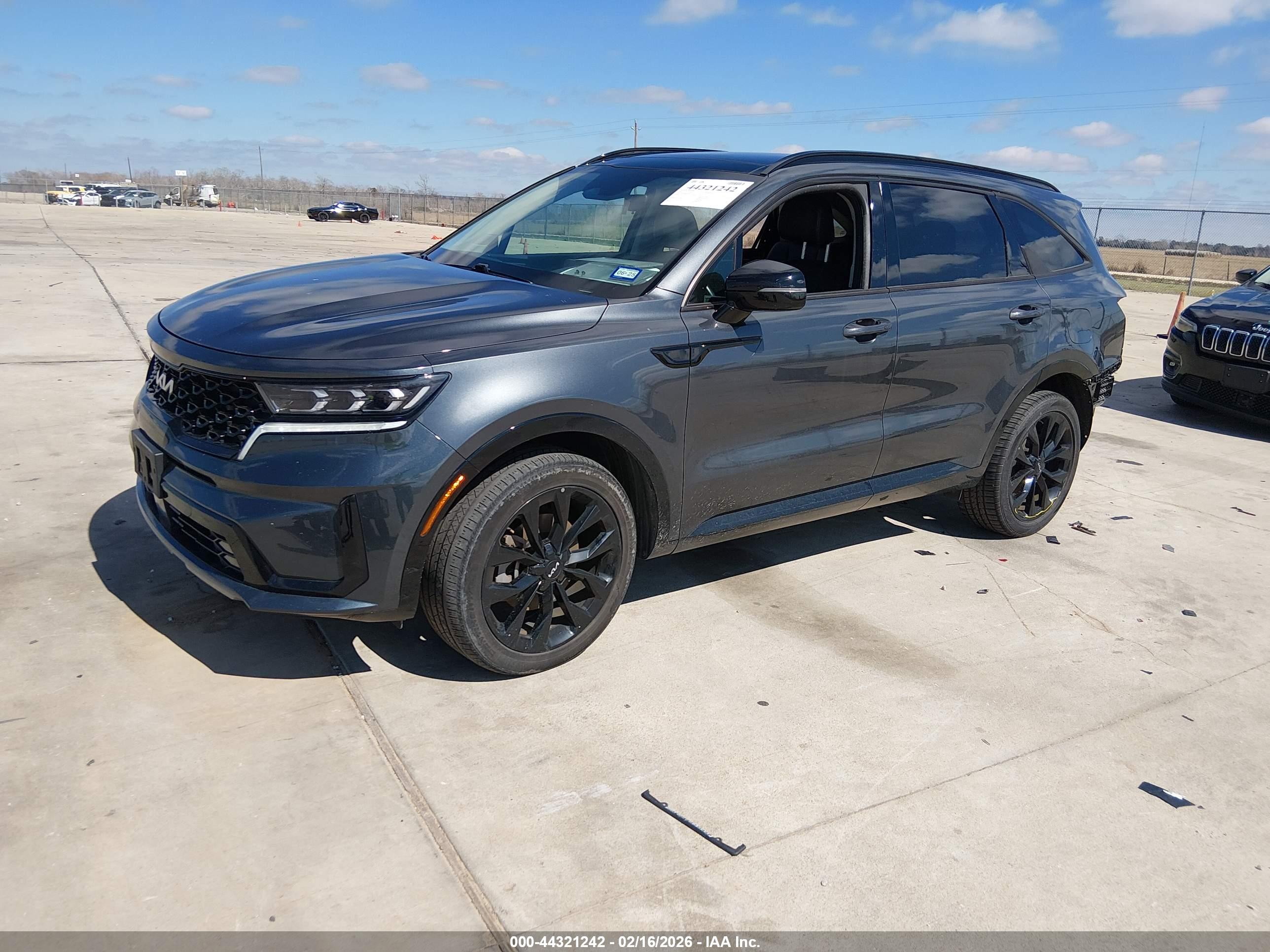 KIA SORENTO image 2