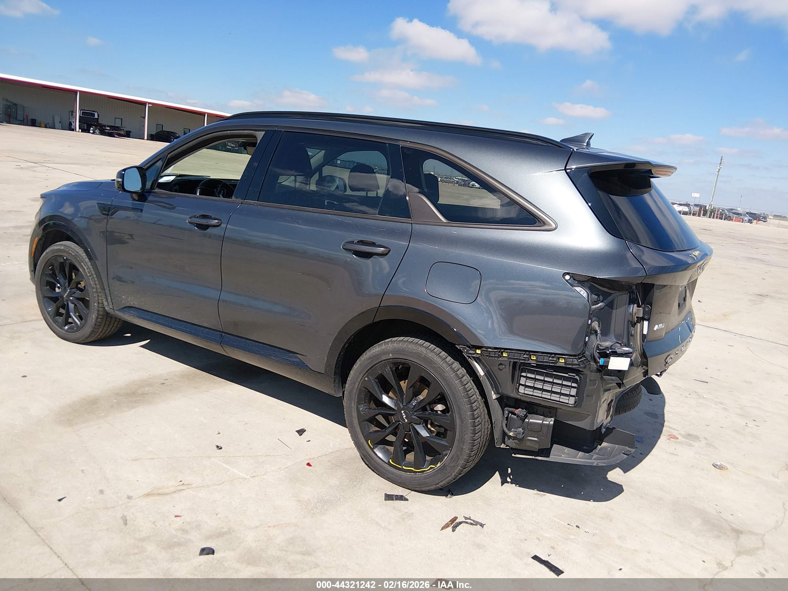 KIA SORENTO image 3