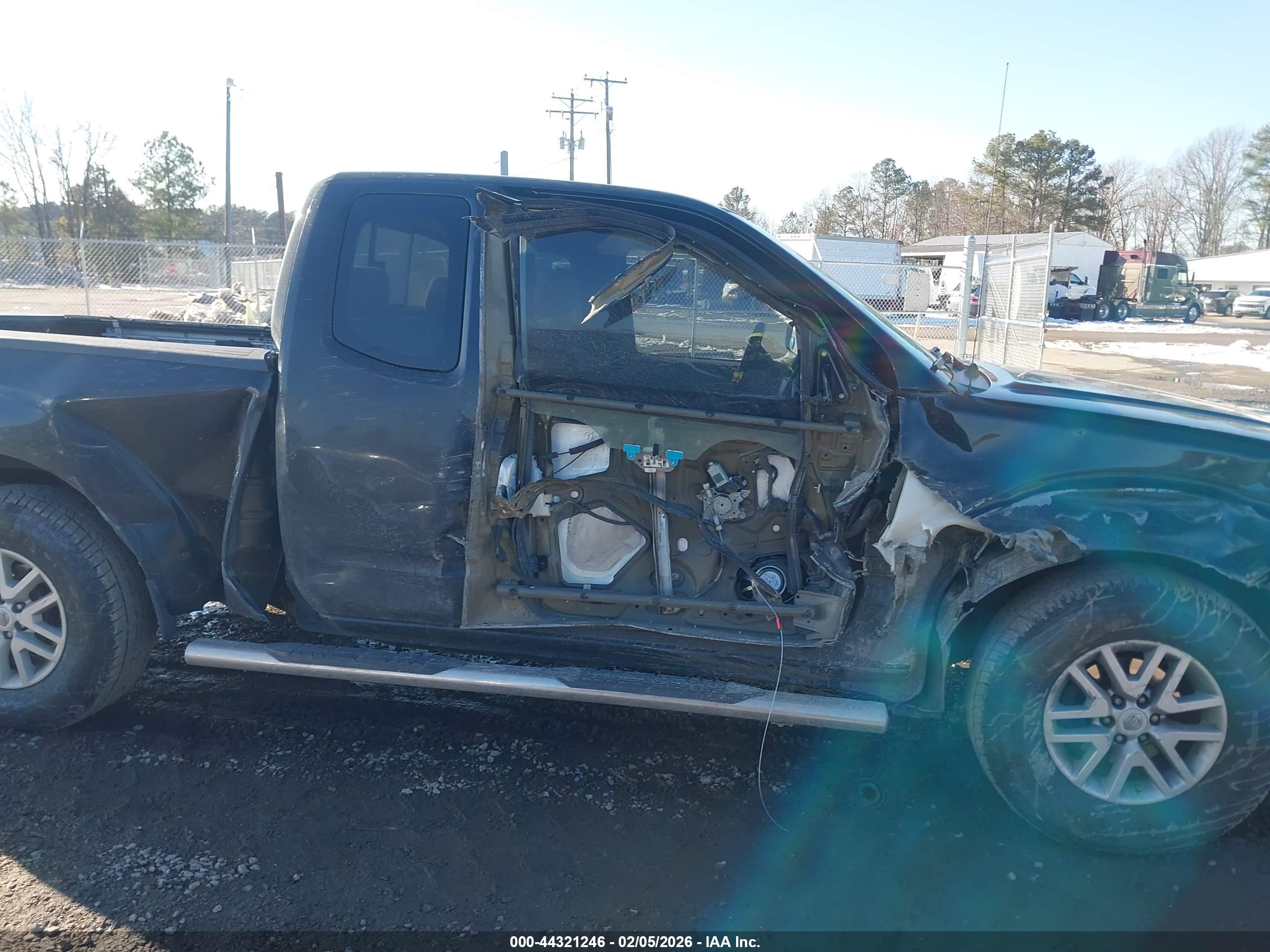 NISSAN FRONTIER image 6