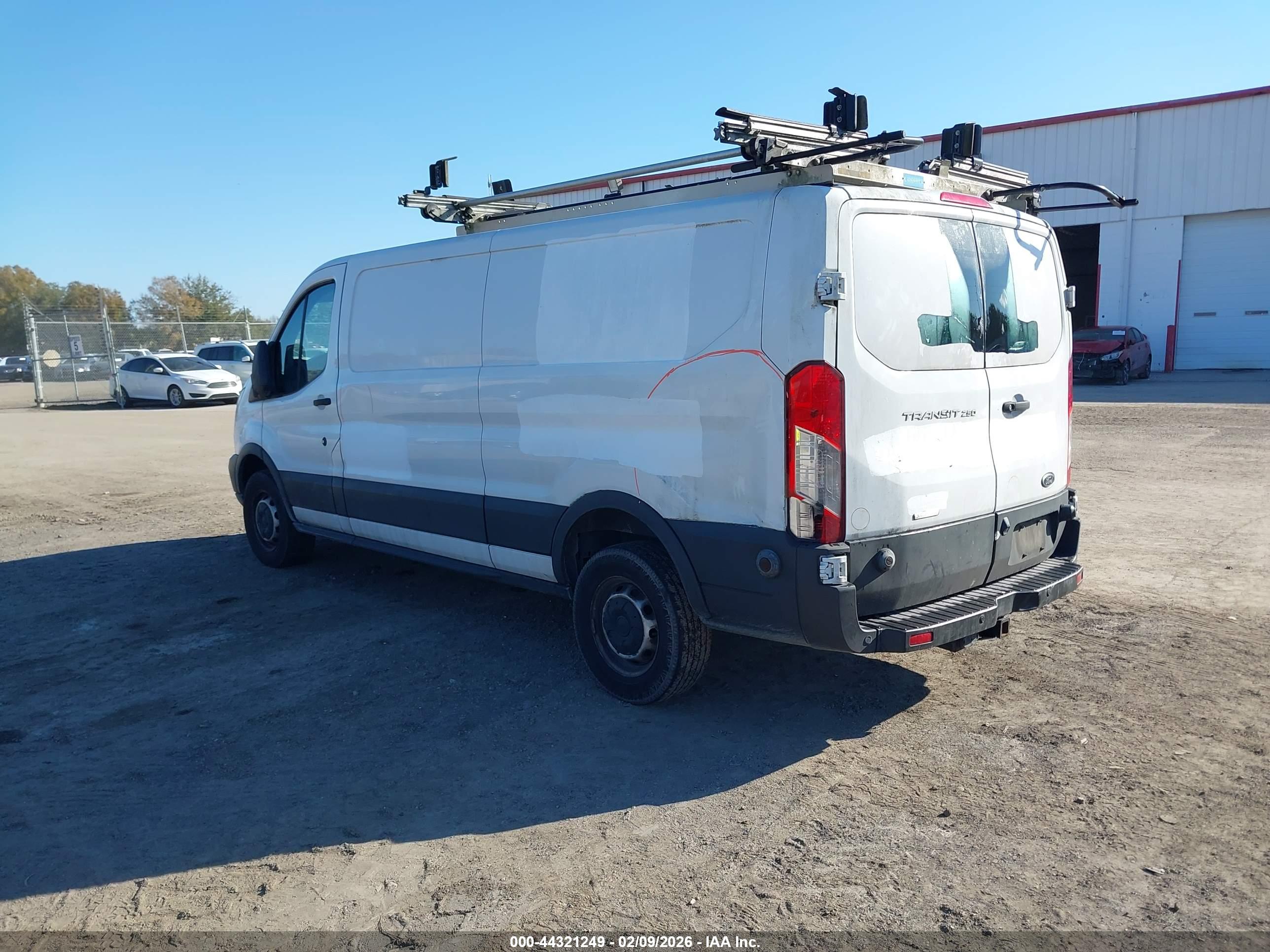 FORD TRANSIT-250 image 3