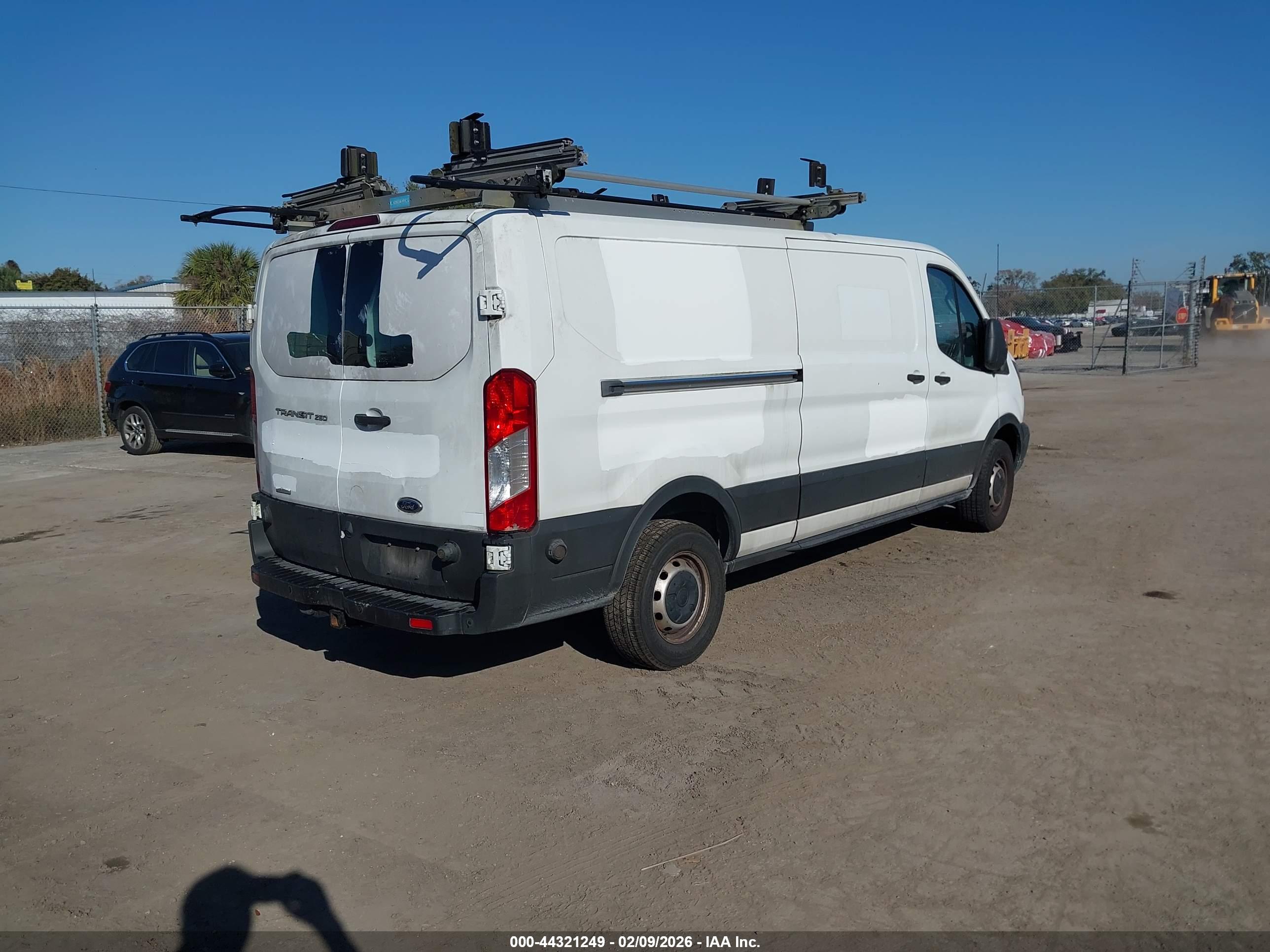 FORD TRANSIT-250 image 4