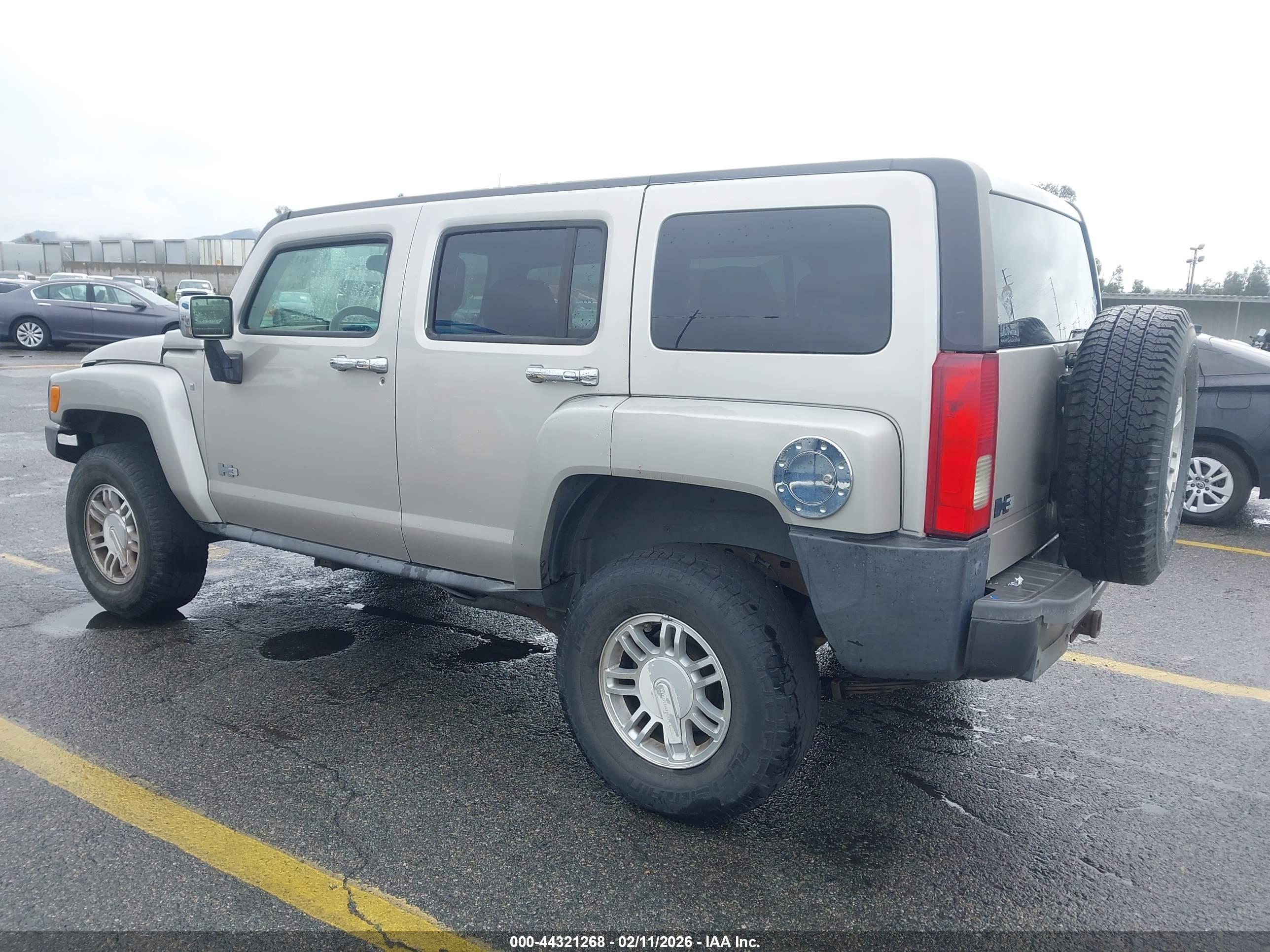 HUMMER H3 image 3