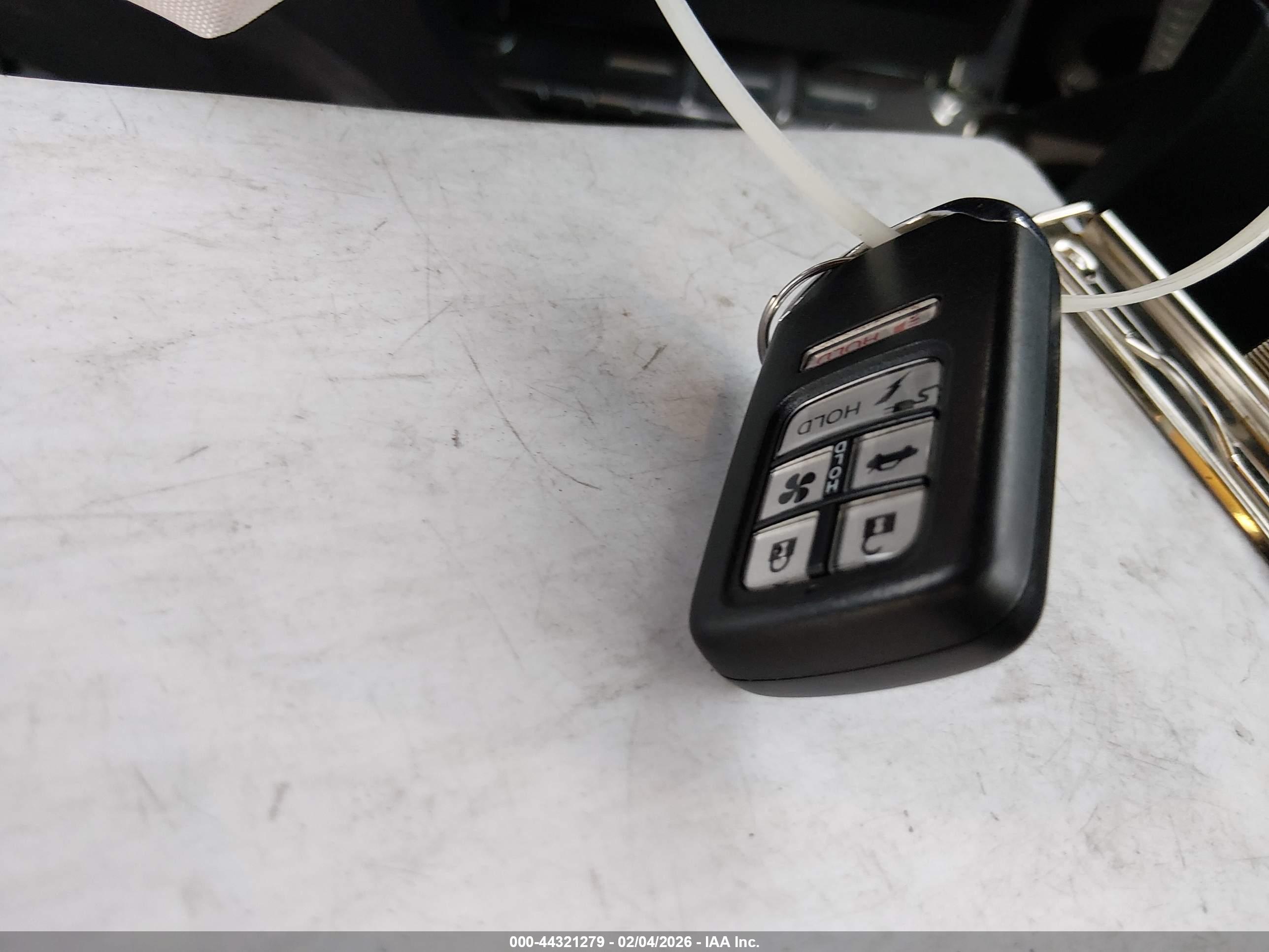 HONDA CLARITY image 11