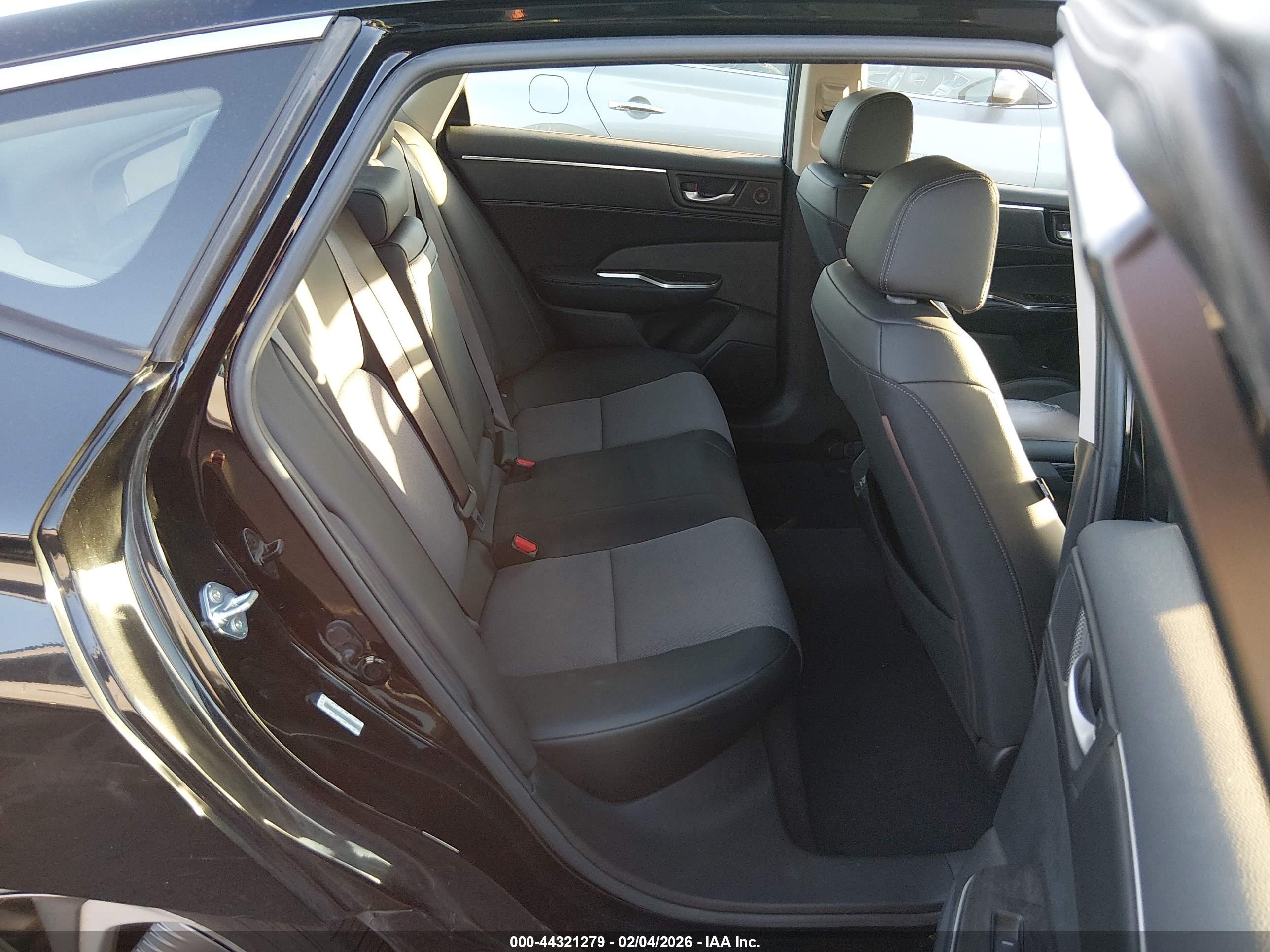HONDA CLARITY image 8