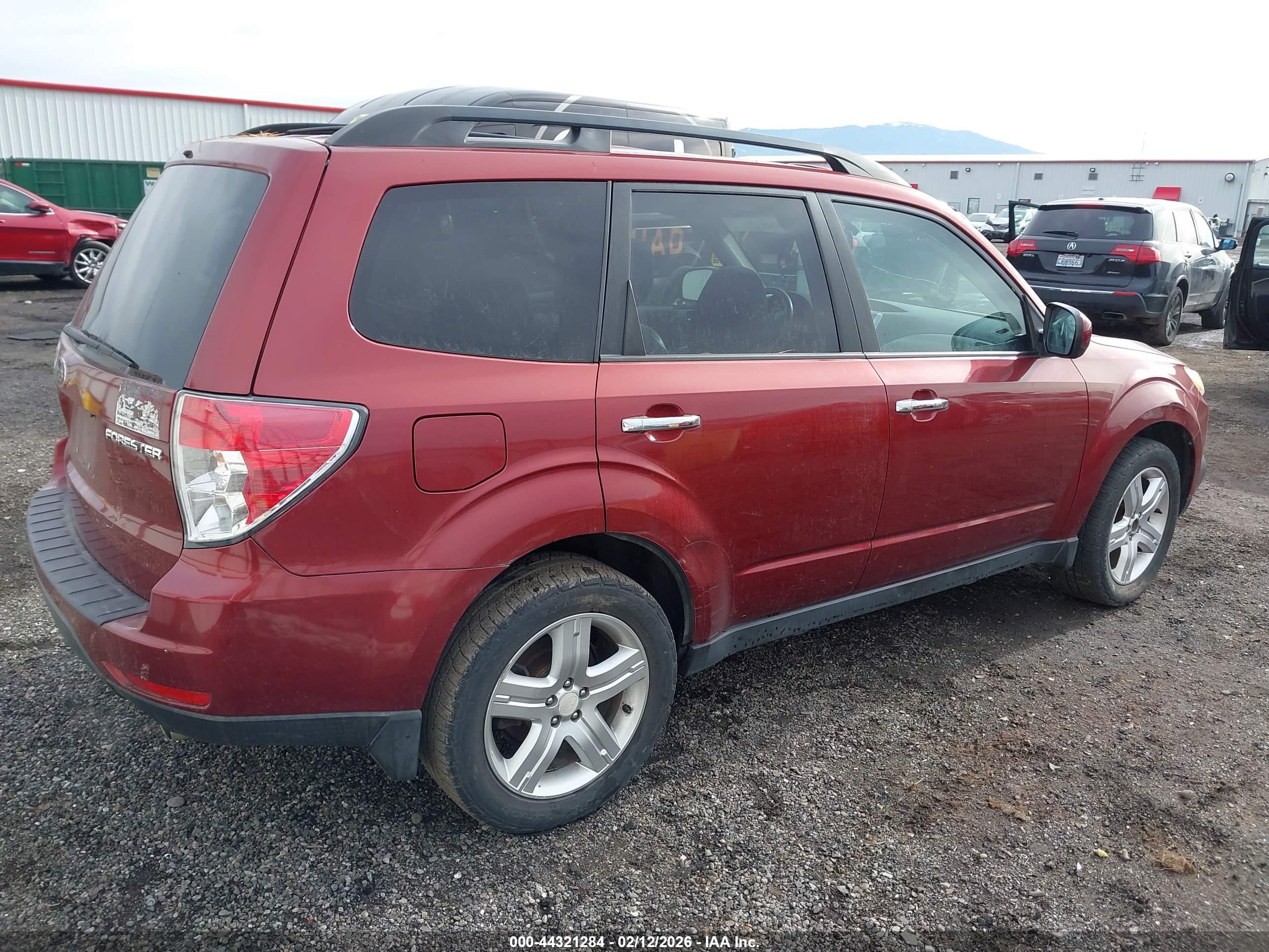 SUBARU FORESTER image 4