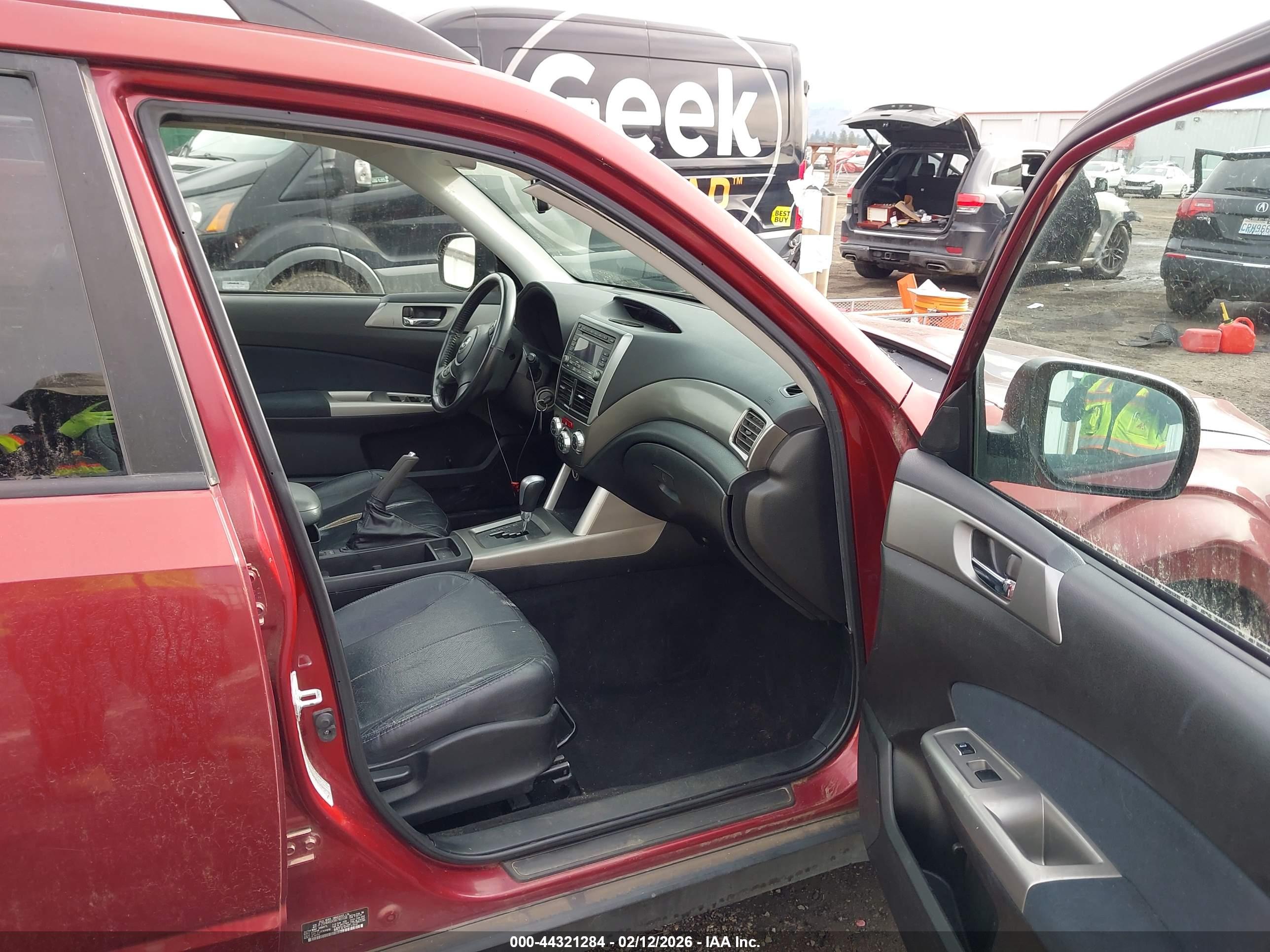 SUBARU FORESTER image 5